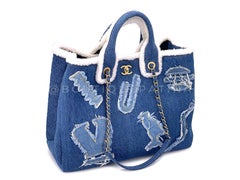 Chanel 19A Borsa convertibile in pelle di montone blu con geroglifico 68046