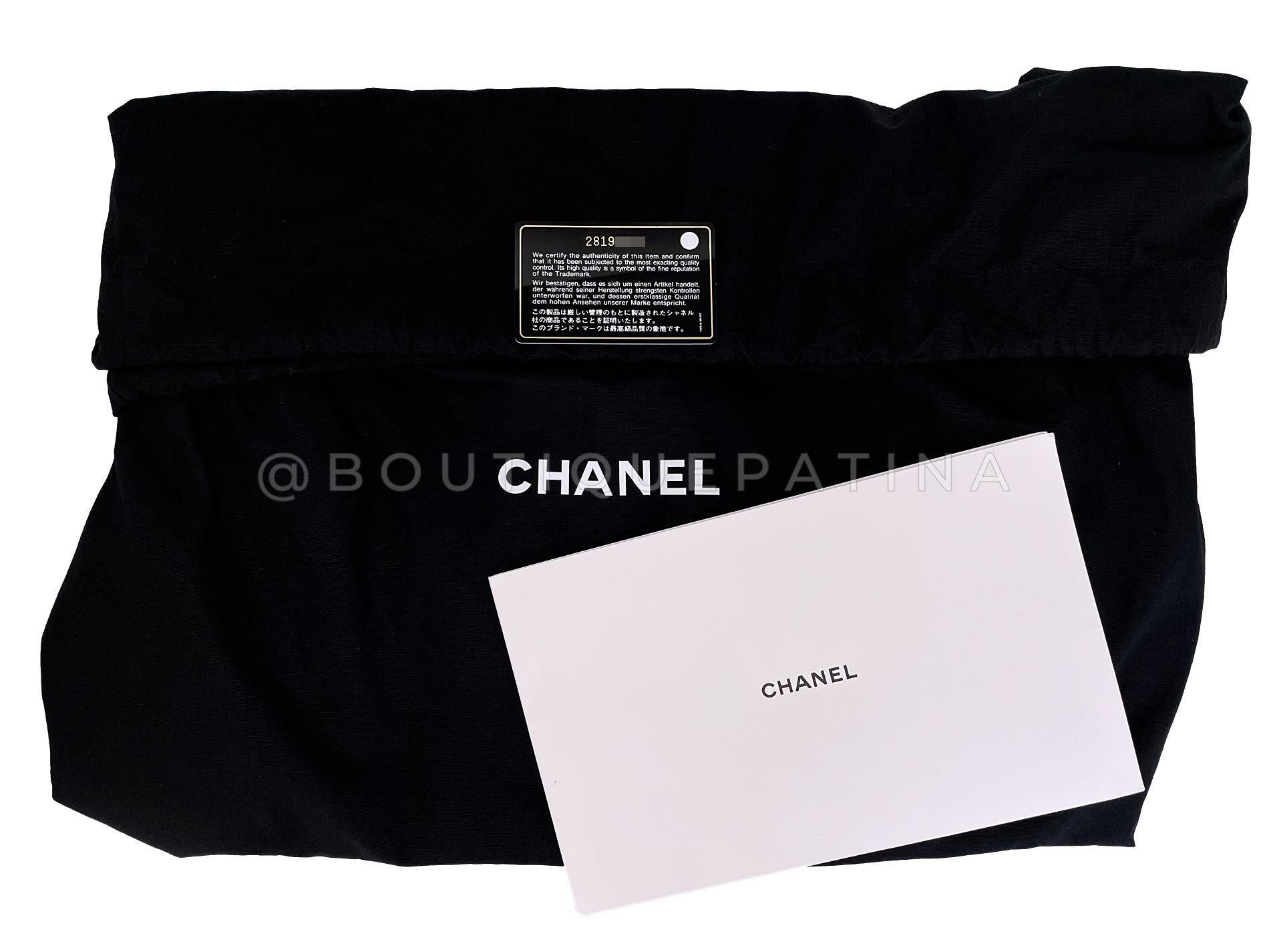 Sac fourre-tout convertible Chanel 19A Egyptian Denim Shearling Paris-NY GHW 68046 en vente 8