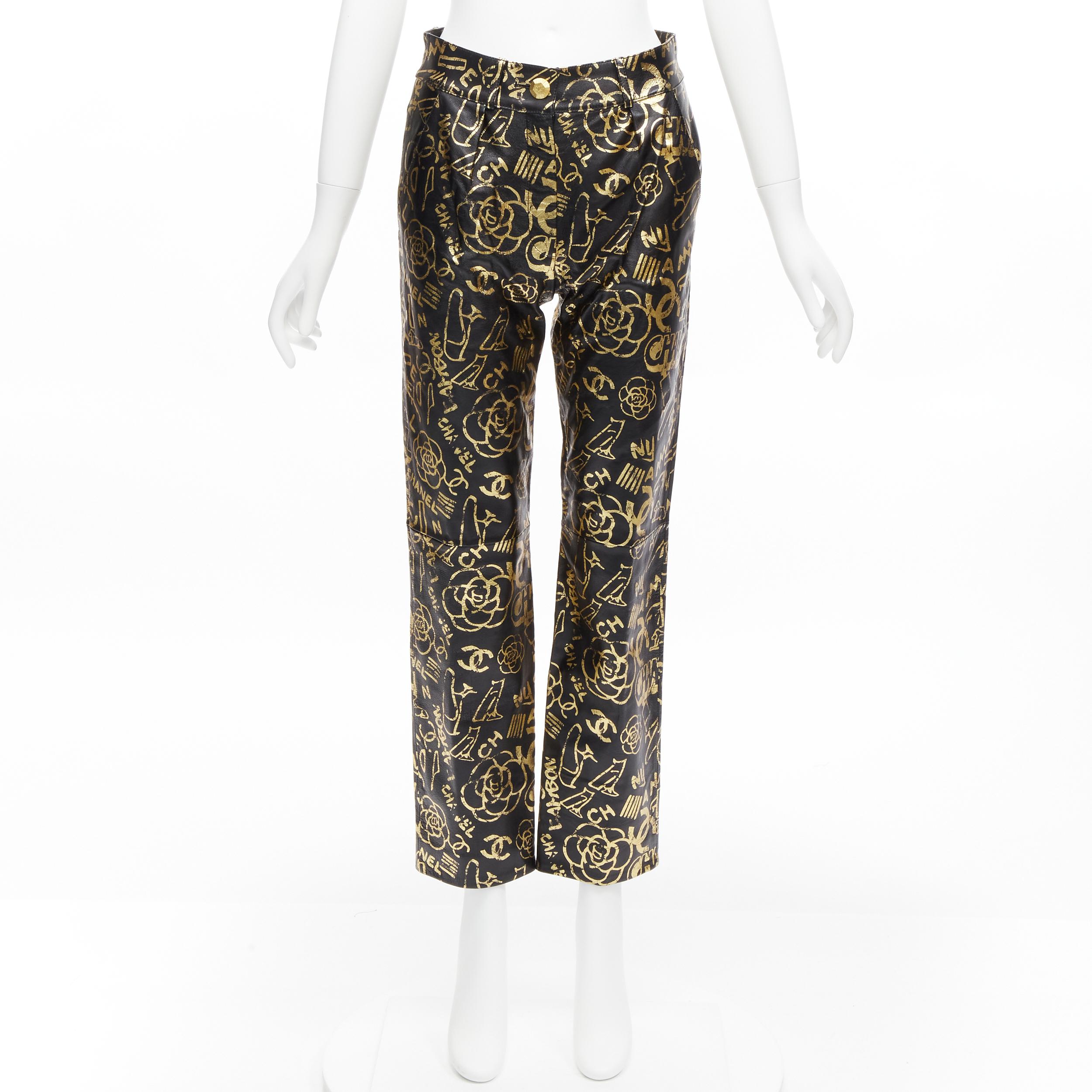 CHANEL 19A or CC Camellia imprimé graffiti pantalon en cuir d'agneau noir FR34 XS en vente 5