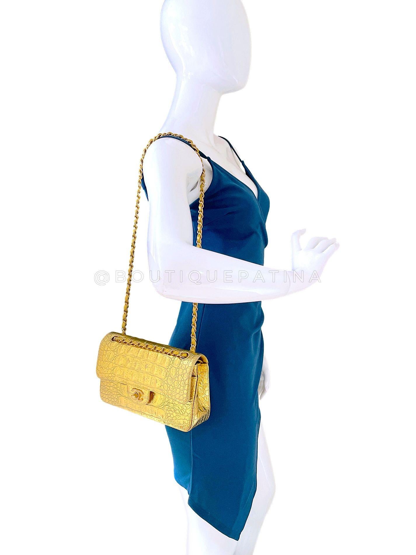 Chanel 19A Gold Crocodile Print Small Classic Double Flap Egyptian Bag GHW 68719 en vente 10