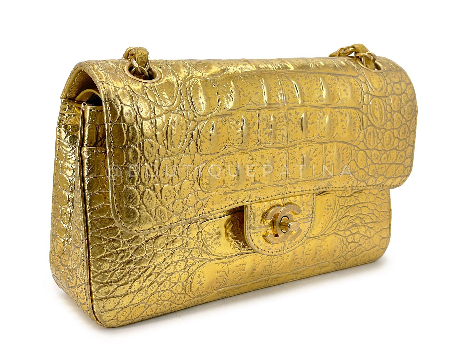 Marron Chanel 19A Gold Crocodile Print Small Classic Double Flap Egyptian Bag GHW 68719 en vente
