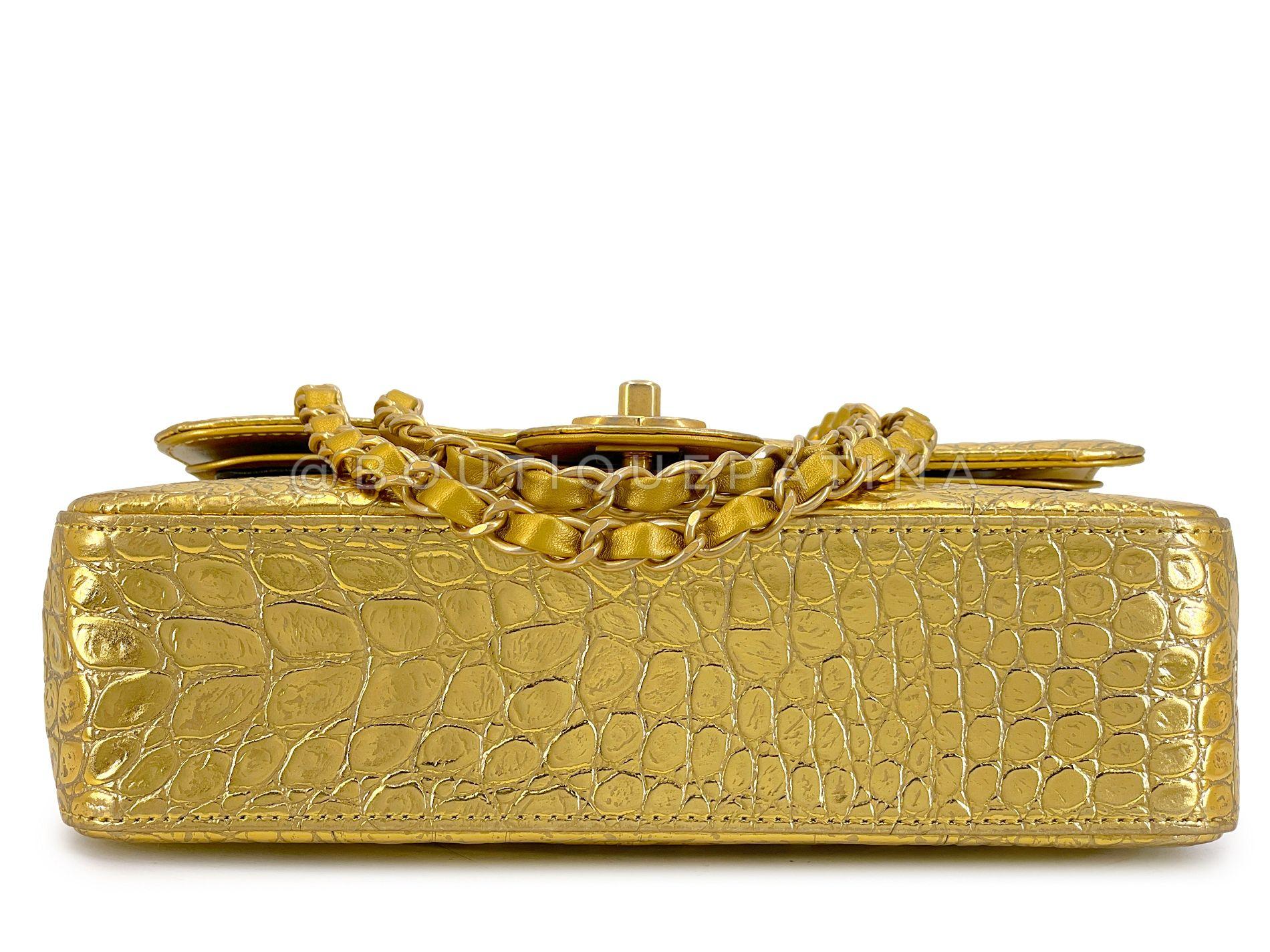 Chanel 19A Gold Crocodile Print Small Classic Double Flap Egyptian Bag GHW 68719 en vente 1