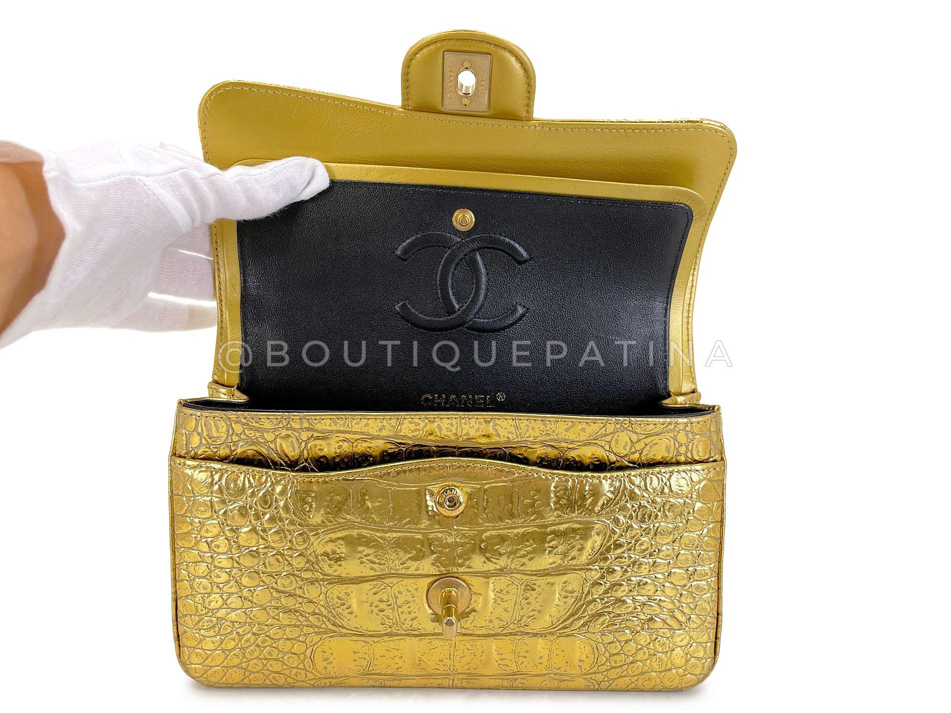 Chanel 19A Gold Crocodile Print Small Classic Double Flap Egyptian Bag GHW 68719 en vente 4