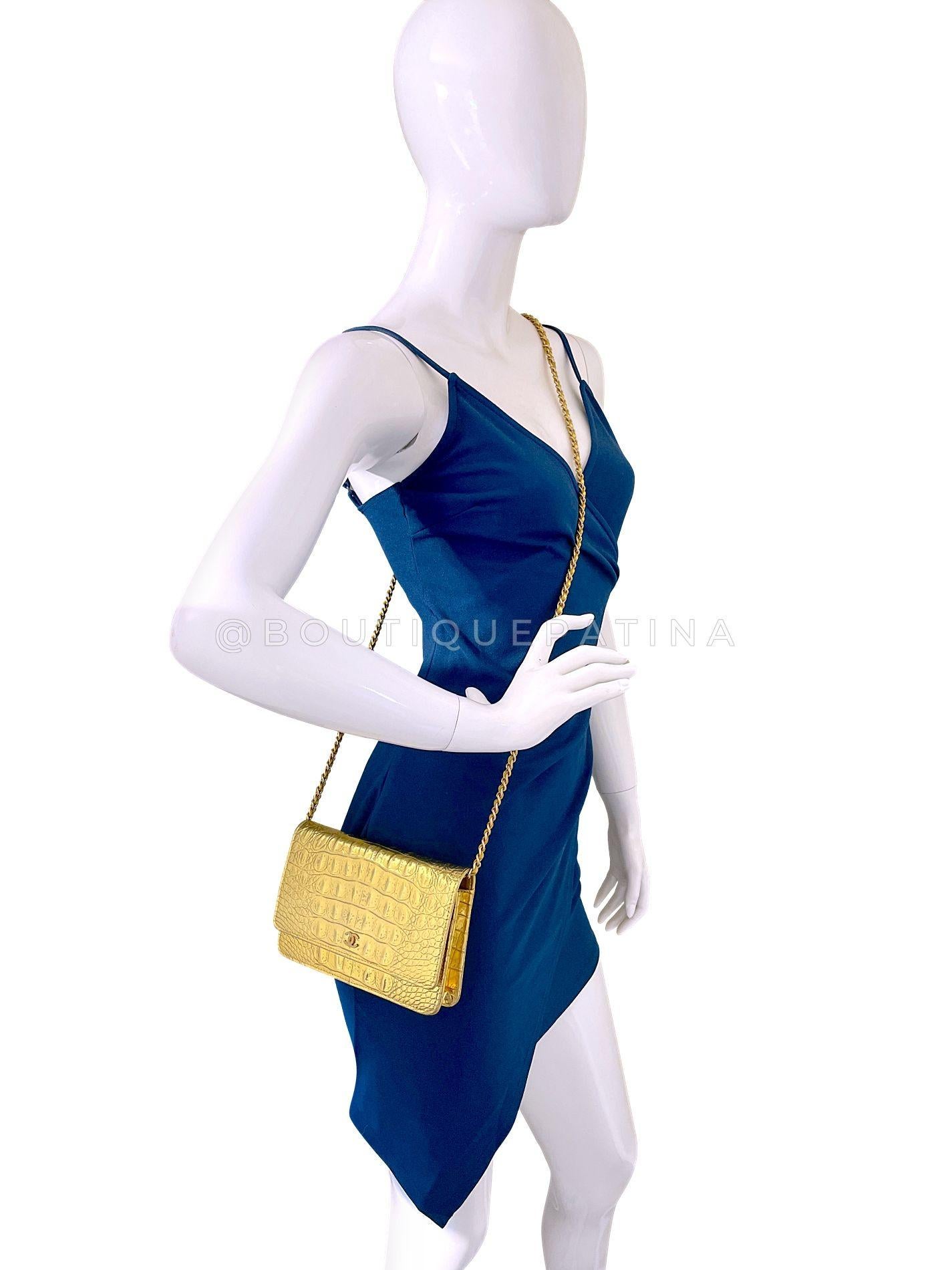 Chanel 19A Gold Egyptian Crocodile Print Wallet on Chain WOC Bag GHW 68974 en vente 9
