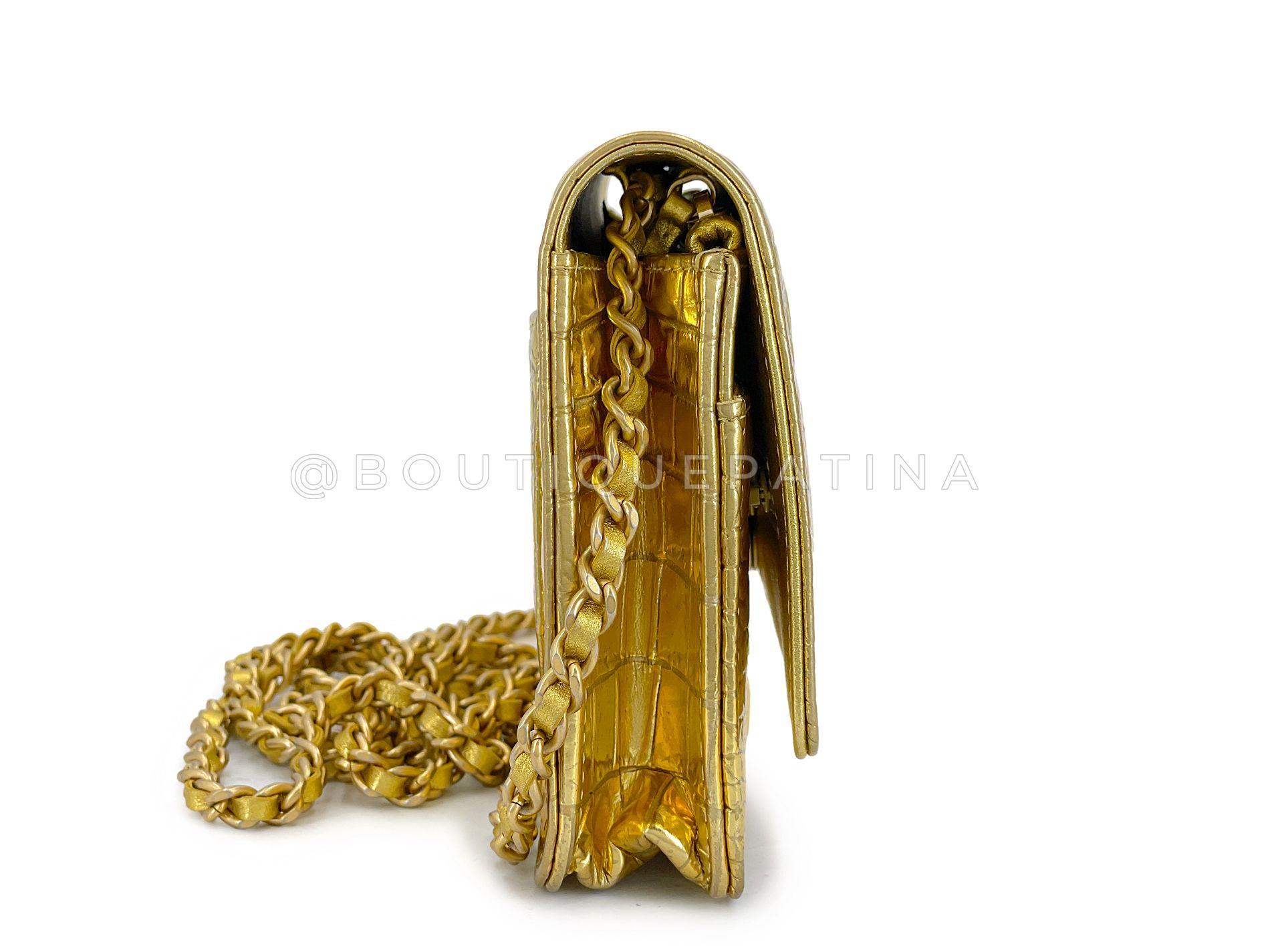 Chanel 19A Gold Egyptian Crocodile Print Wallet on Chain WOC Bag GHW 68974 Excellent état - En vente à Costa Mesa, CA