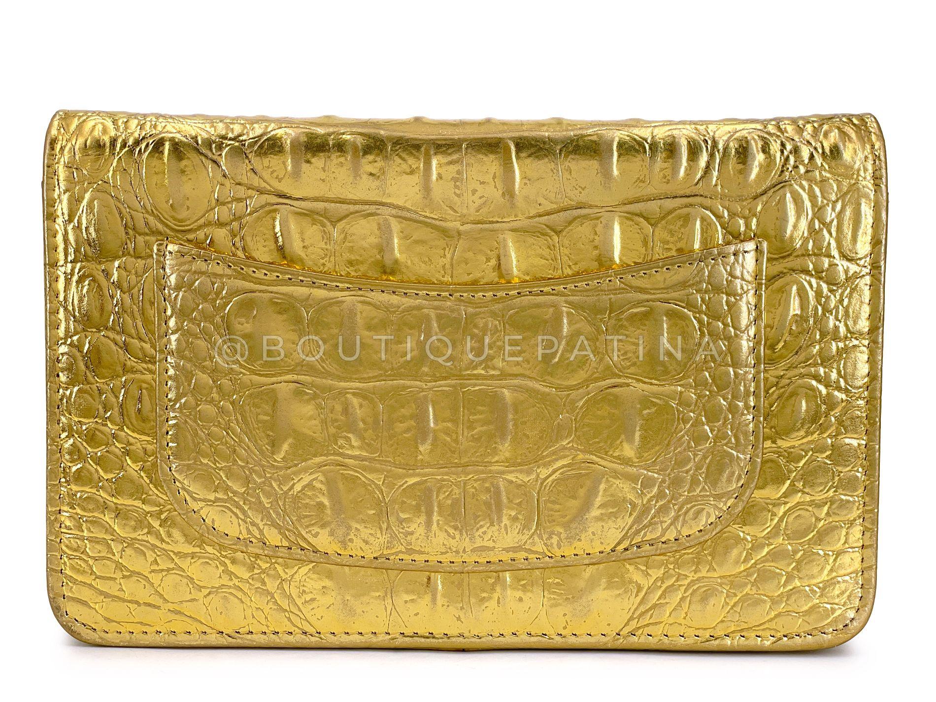 Chanel 19A Gold Egyptian Crocodile Print Wallet on Chain WOC Bag GHW 68974 Pour femmes en vente