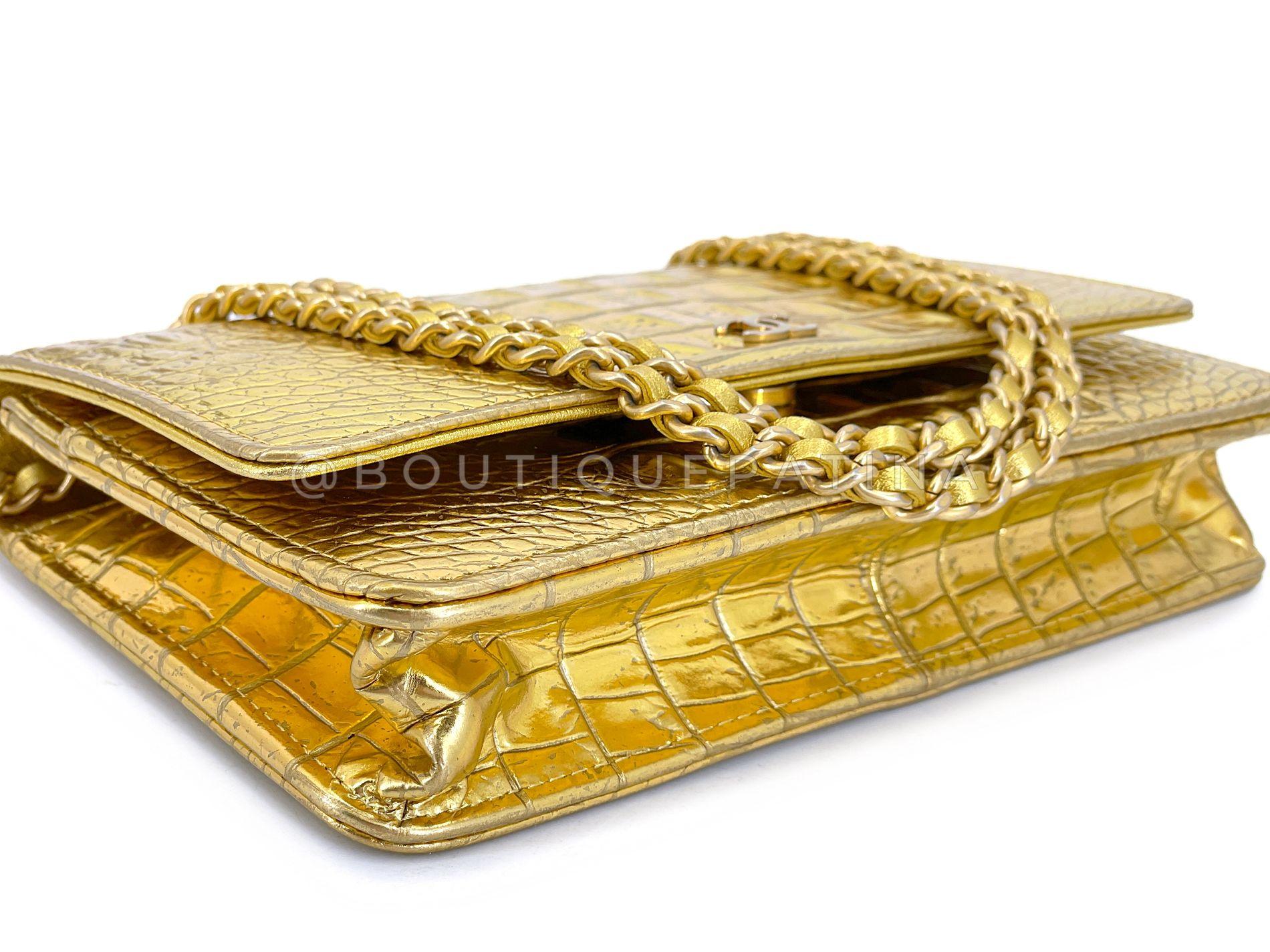 Chanel 19A Gold Egyptian Crocodile Print Wallet on Chain WOC Bag GHW 68974 en vente 2