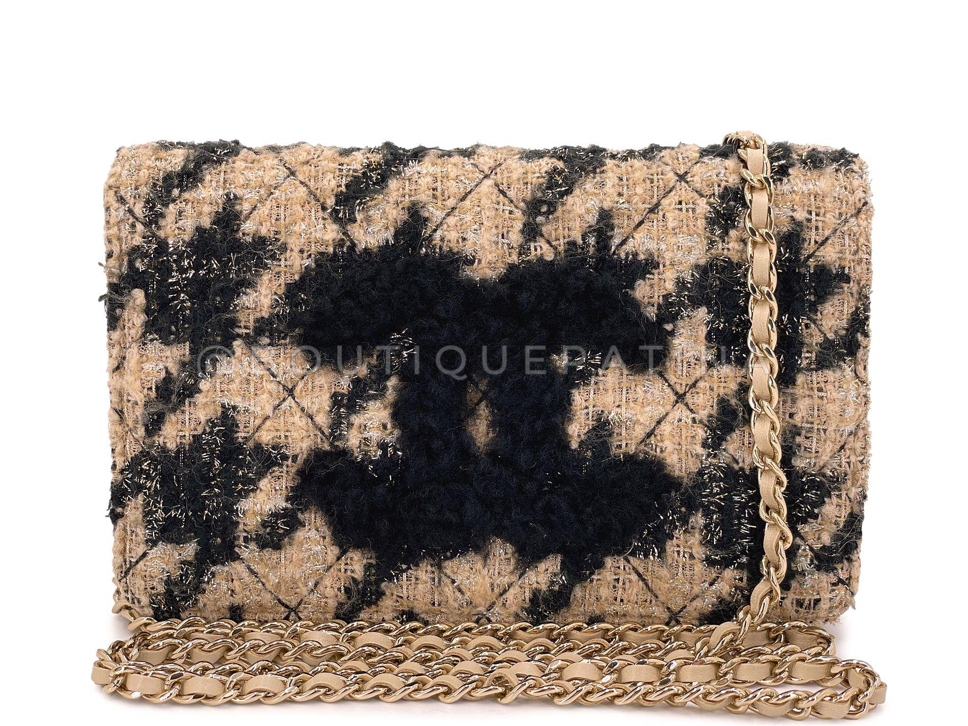 Store item: 68024
The WOC is a must-have Chanel due to its chic style and extreme versatility. The long 24-inch woven silver chain can be worn single across the body, double on the shoulder, triple as a hand purse or inside the bag, as a clutch.