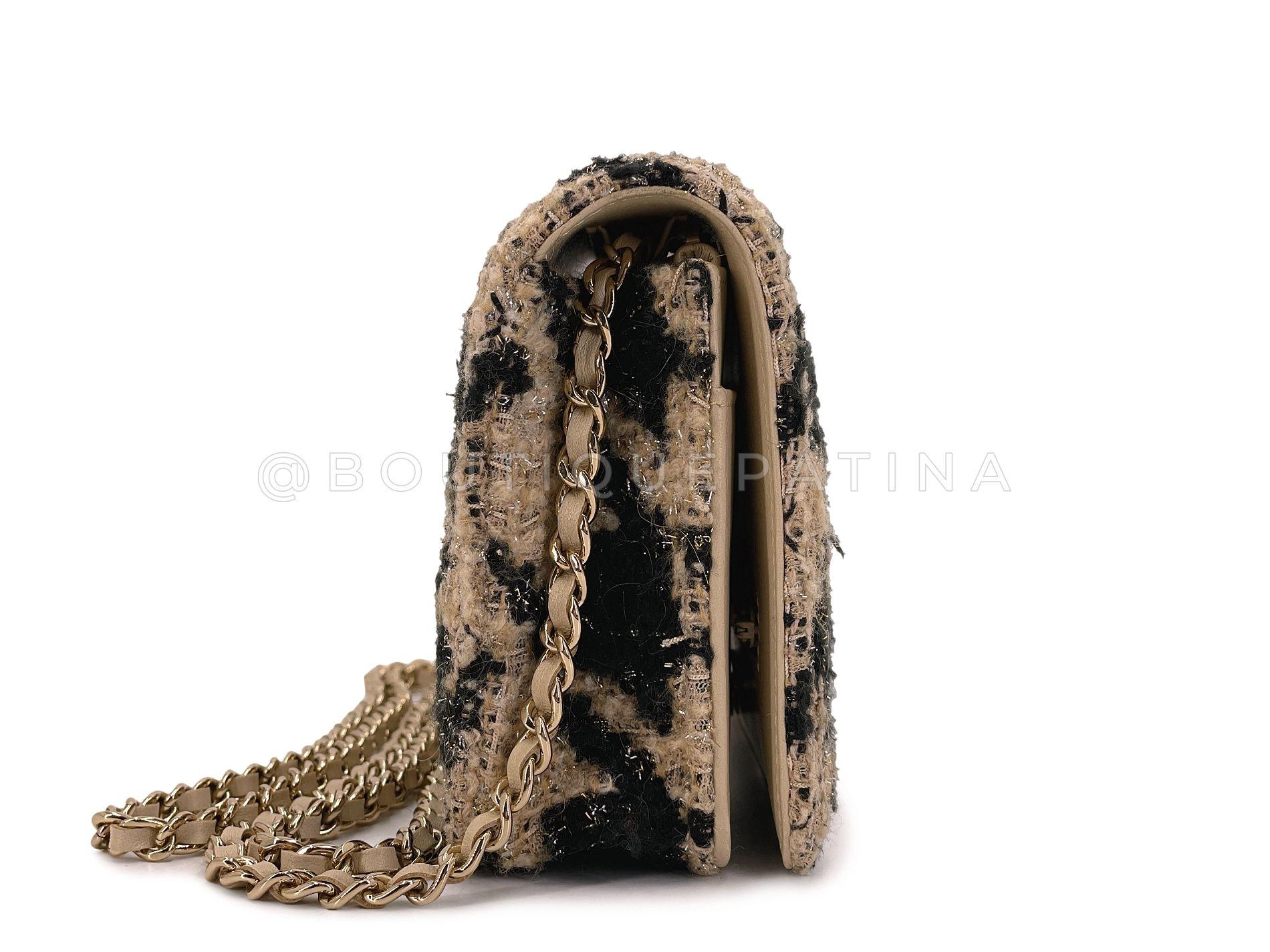 Chanel 19A WOC Brieftasche an Kette Set Bag 68024 aus Tweed mit Hahnentrittmuster in Beige und Schwarz Damen im Angebot