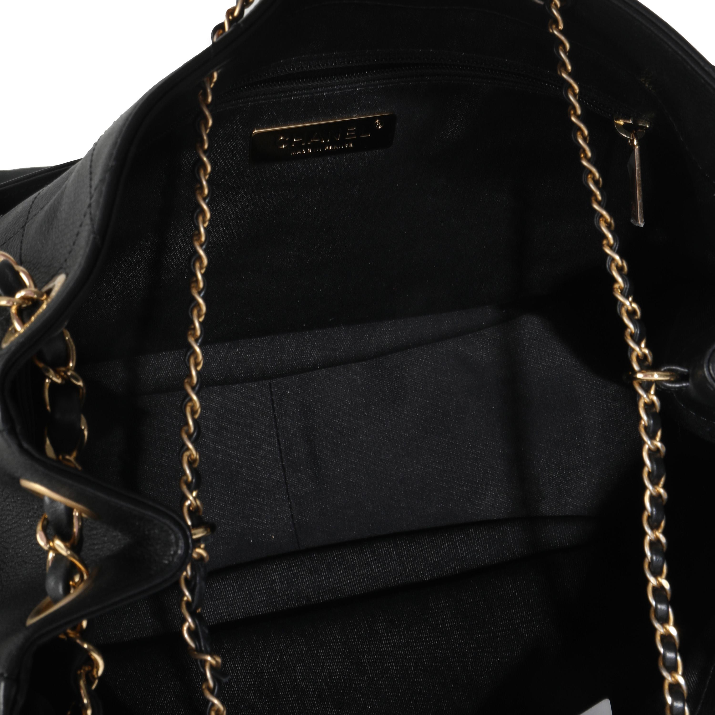 Chanel 19B Black Quilted Lambskin CC Drawstring Hobo For Sale 2