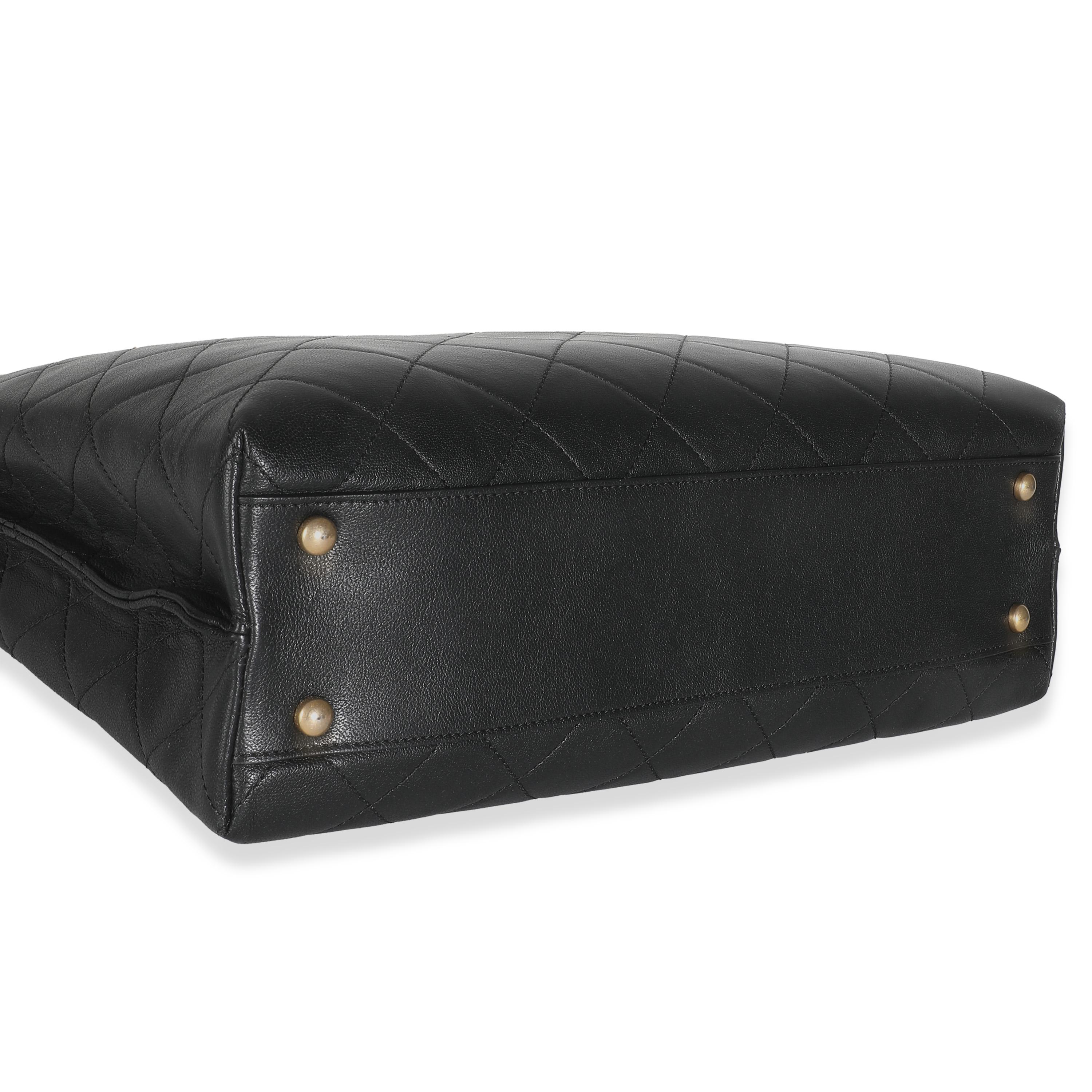Chanel 19B Black Quilted Lambskin Large Signature Plate Shopping Tote en vente 1