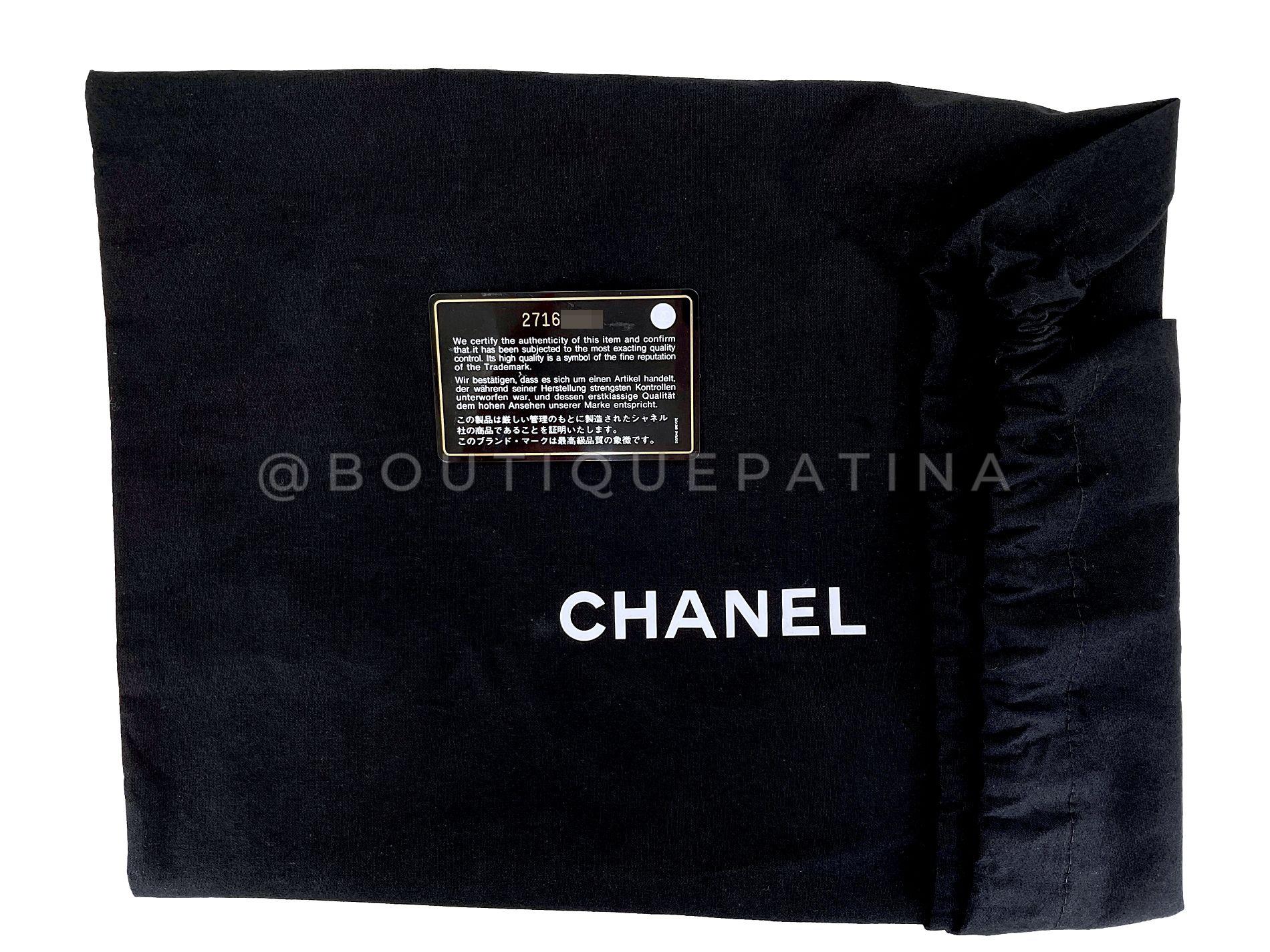 Chanel 19C Pink Tweed Boucle Medium Classic Double Flap Bag GHW 68176 For Sale 8