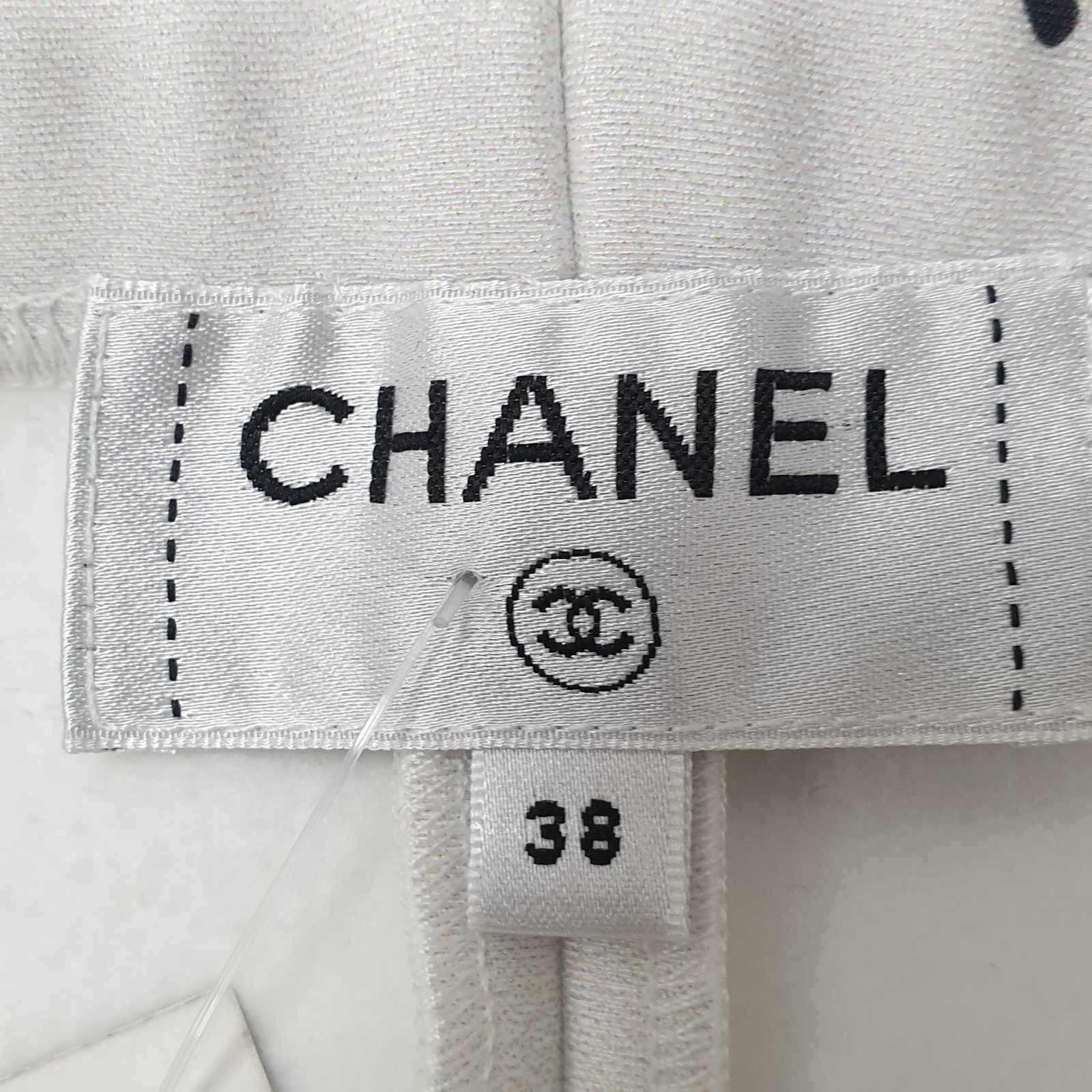 Chanel 19K CC Ski Graffiti Print Leggings Pants Trousers In Excellent Condition For Sale In Krakow, PL