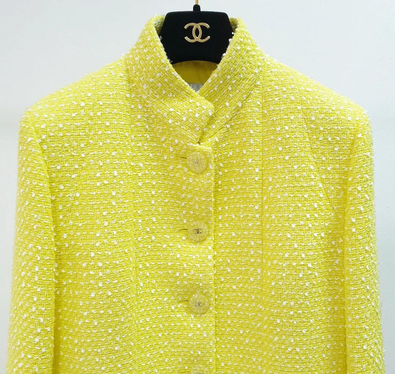Giacca Chanel 19S in tweed giallo In condizioni Nuovo in vendita a Krakow, PL