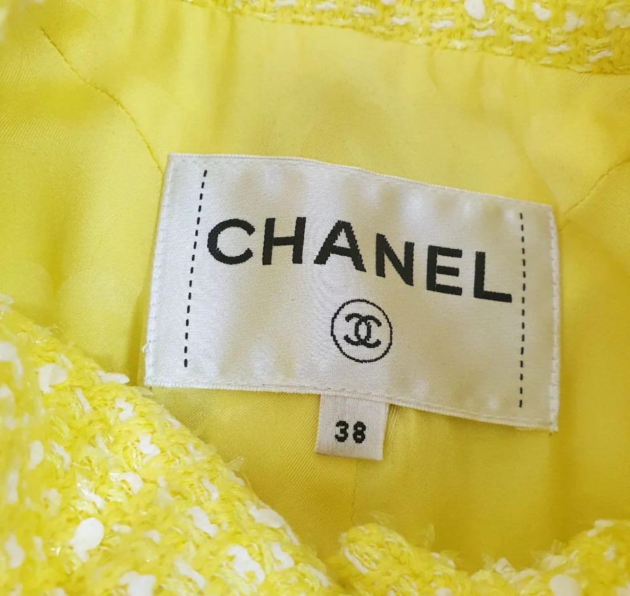 Giacca Chanel 19S in tweed giallo in vendita 1