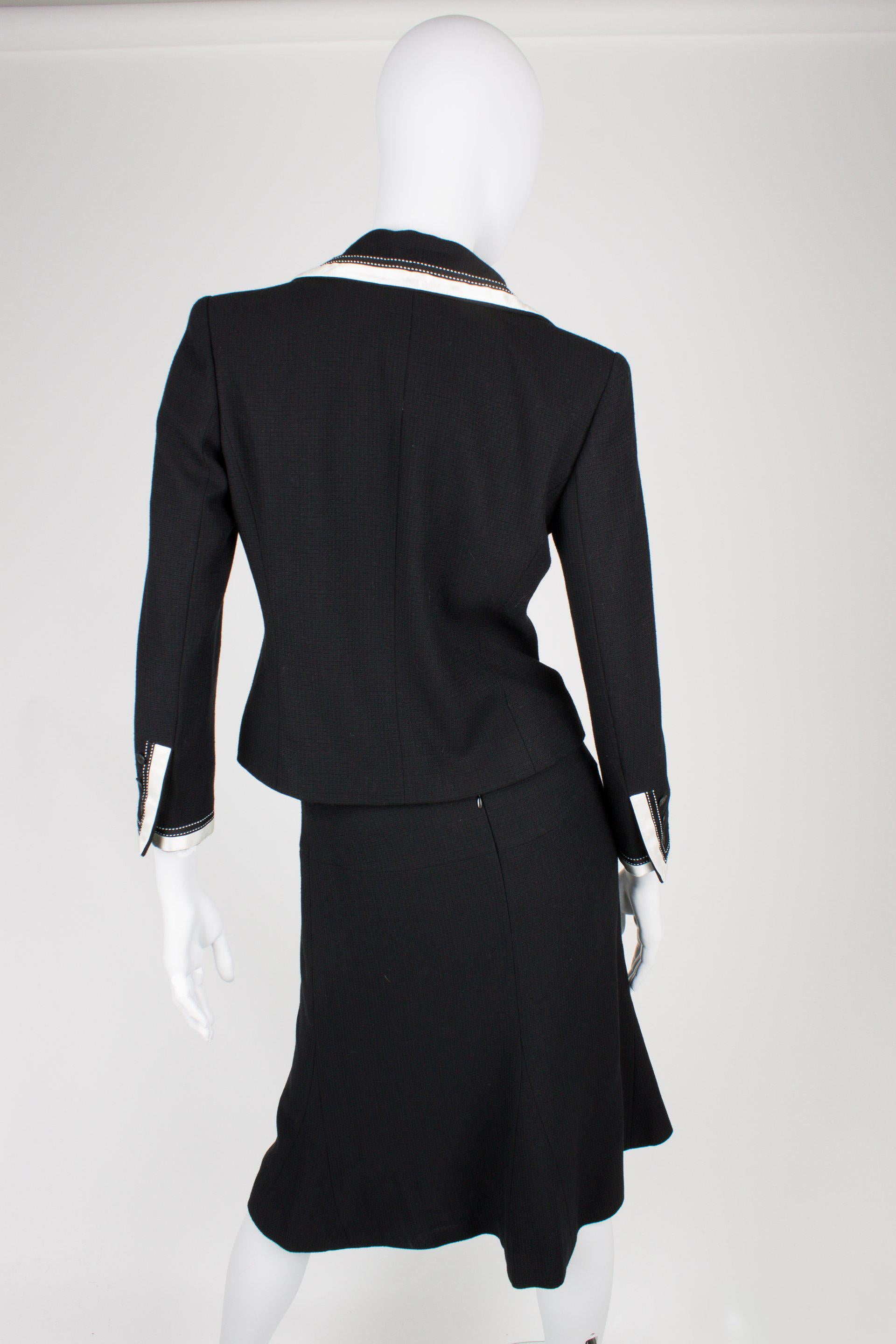 Chanel 2-pcs Suit - black & white 2003 For Sale 2