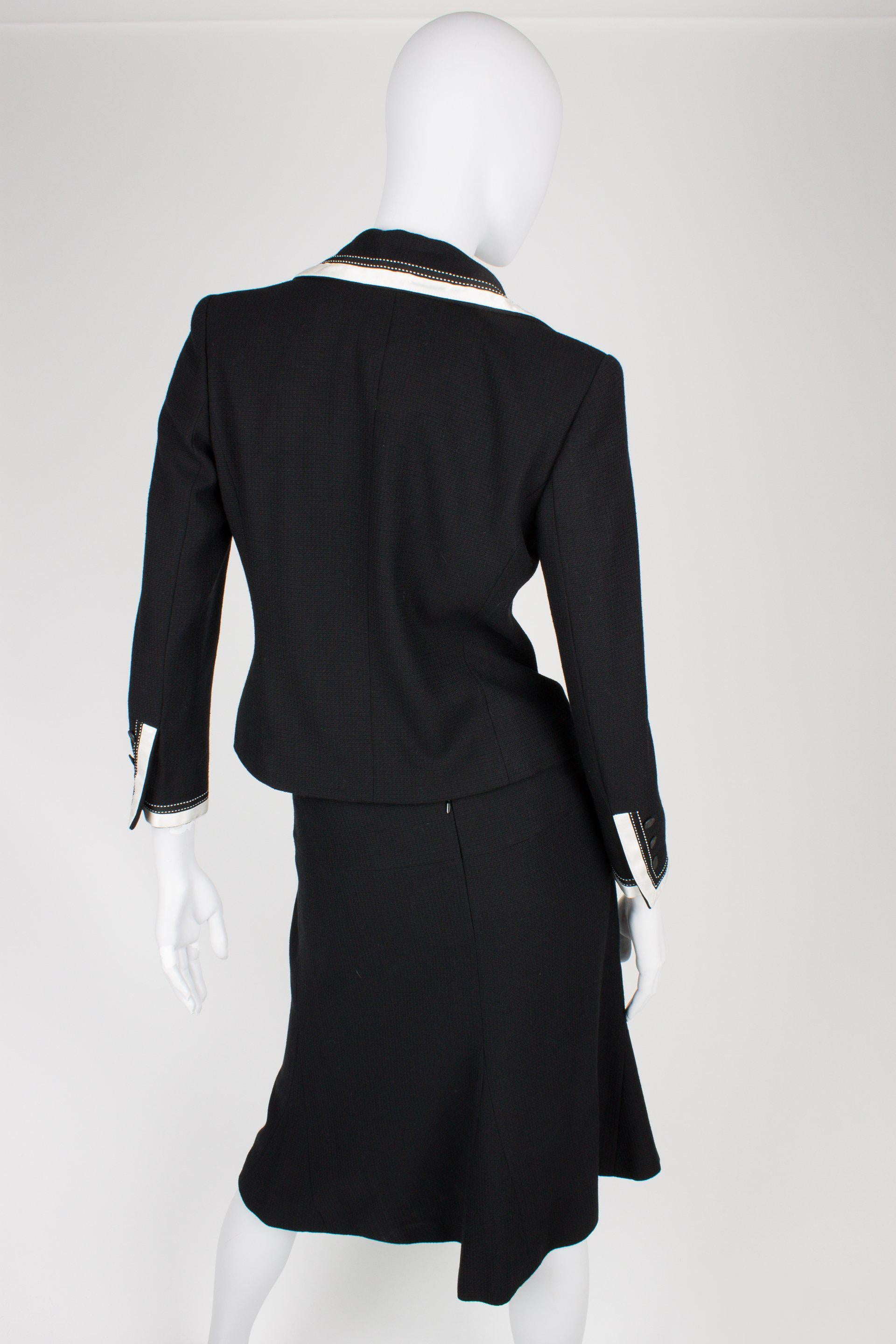 Chanel 2-pcs Suit - black & white 2003 For Sale 3