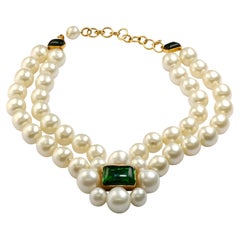 CHANEL 2 row collier with larg pearls,  green Gripoix signed 97A - 1997 Autumn