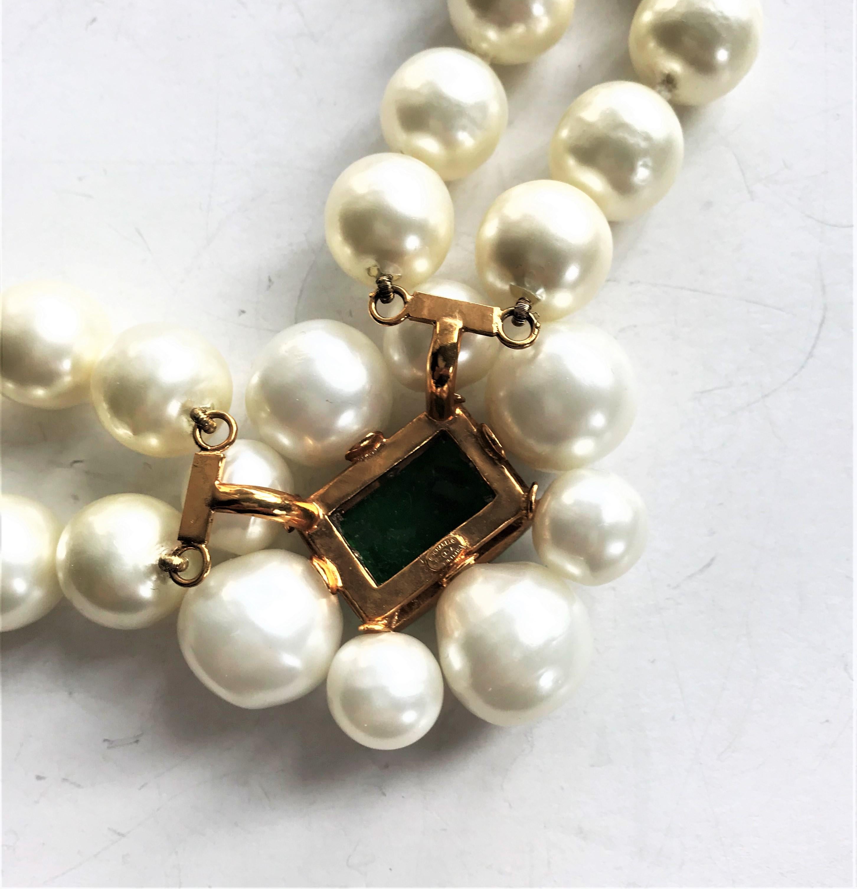 CHANEL 2 row collier with larg pearls,  green Gripoix signed 97A - 1997 Autumn For Sale 1