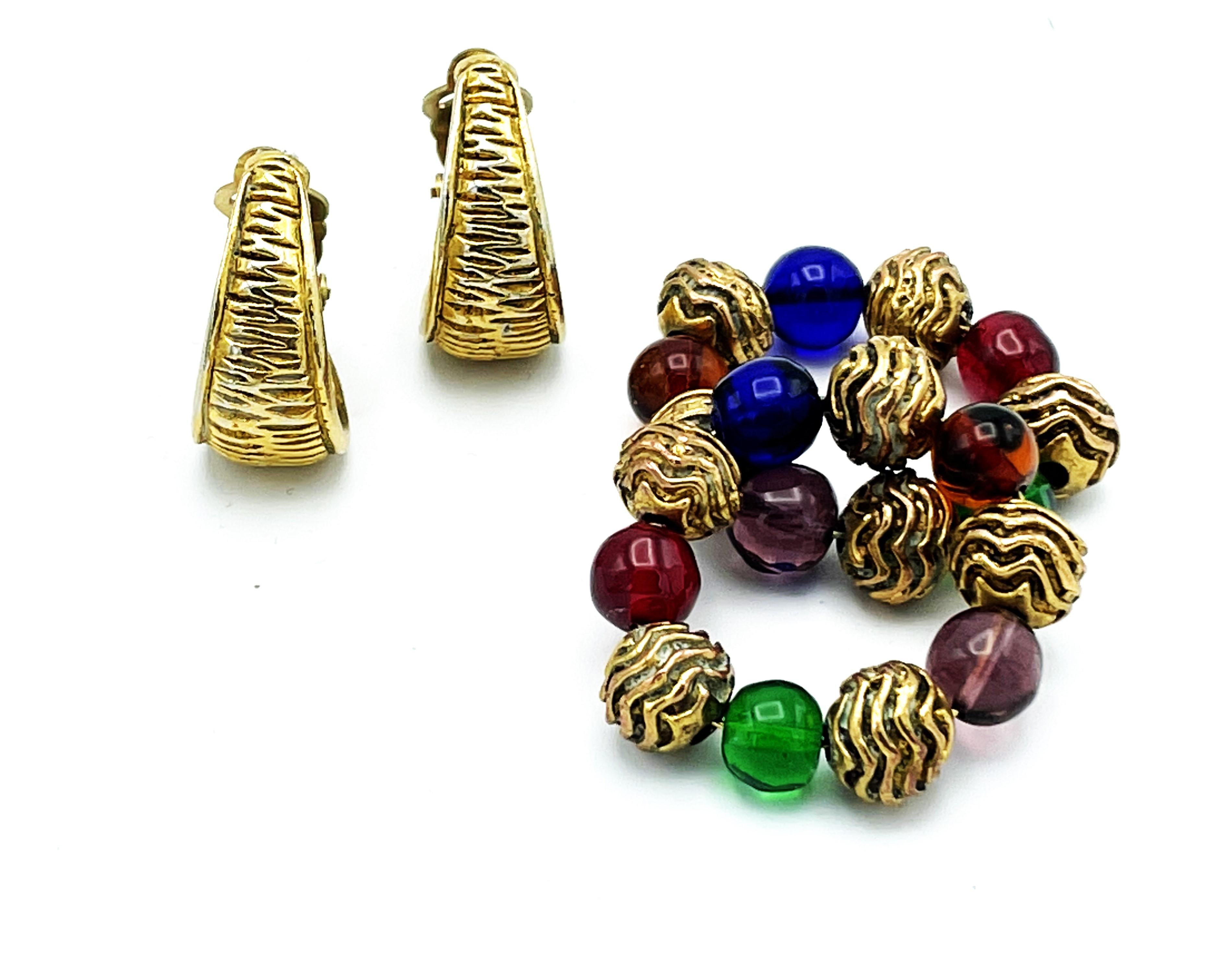 Round Cut Chanel 2 way clip-on earring Creole with Gripoix and gold balls, 1970/80s, Paris For Sale