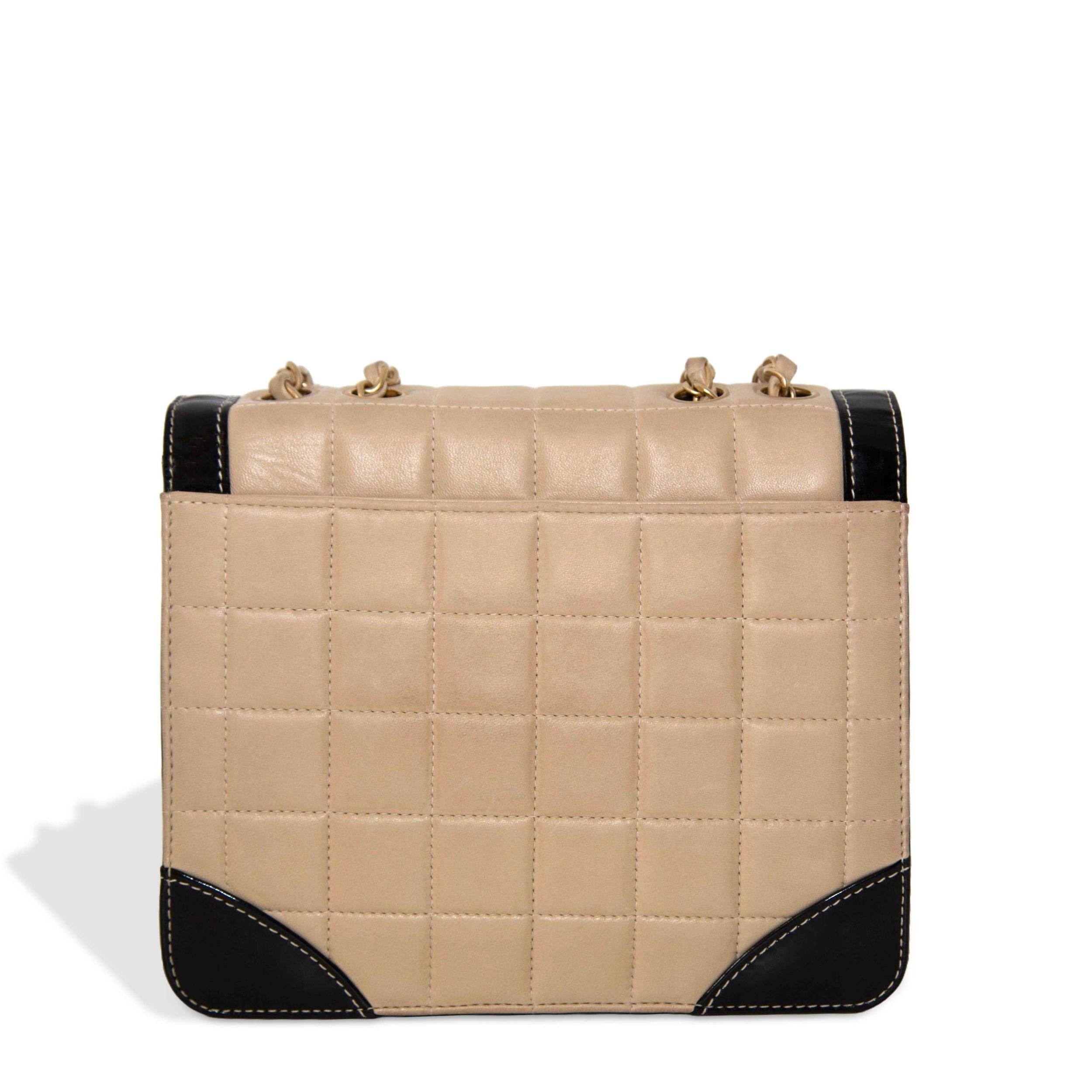 Chanel 2000/02 Beige Leather Chocolate Bar Bag In Good Condition In London, GB