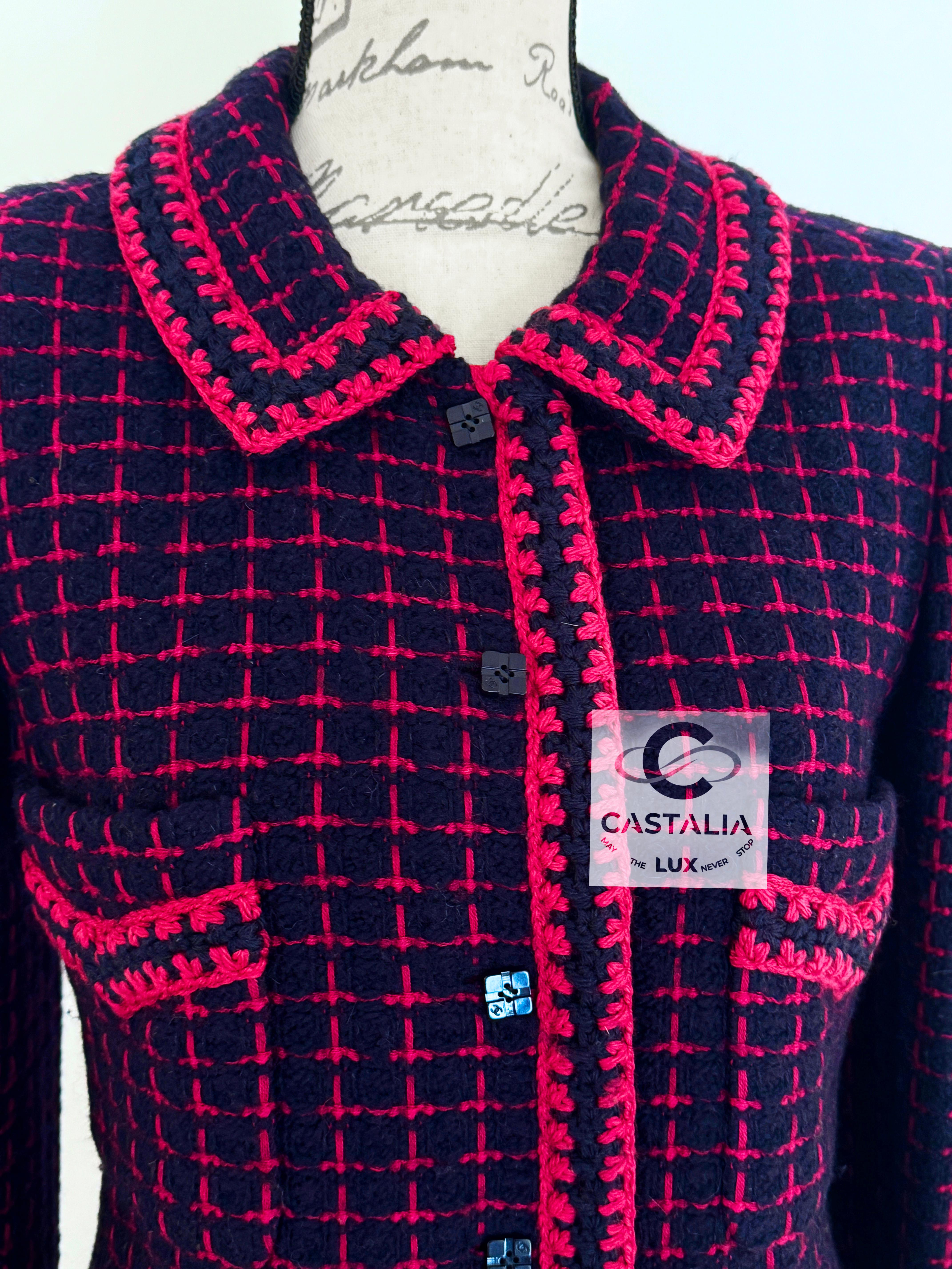 CHANEL 2000 Artefacto Abrigo de tweed con cinturón con logotipo 40 FR en venta 5