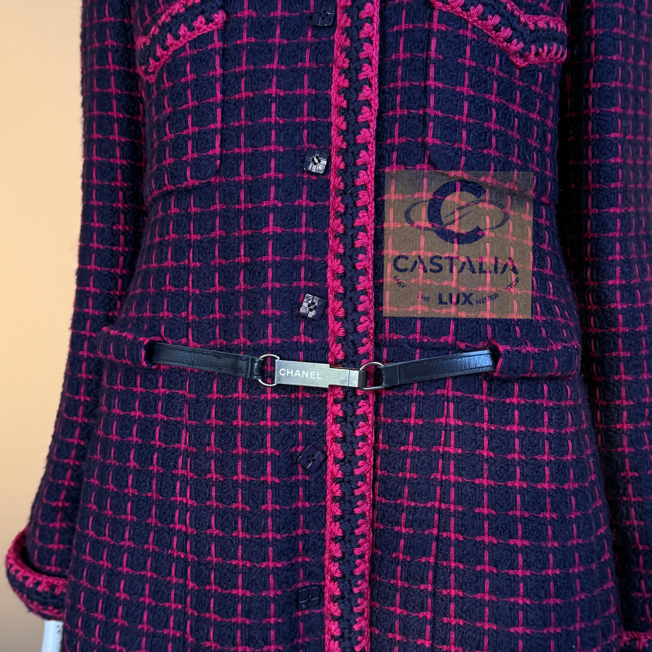 CHANEL 2000 Artefact Manteau en tweed avec ceinture à logo 40 FR en vente 5