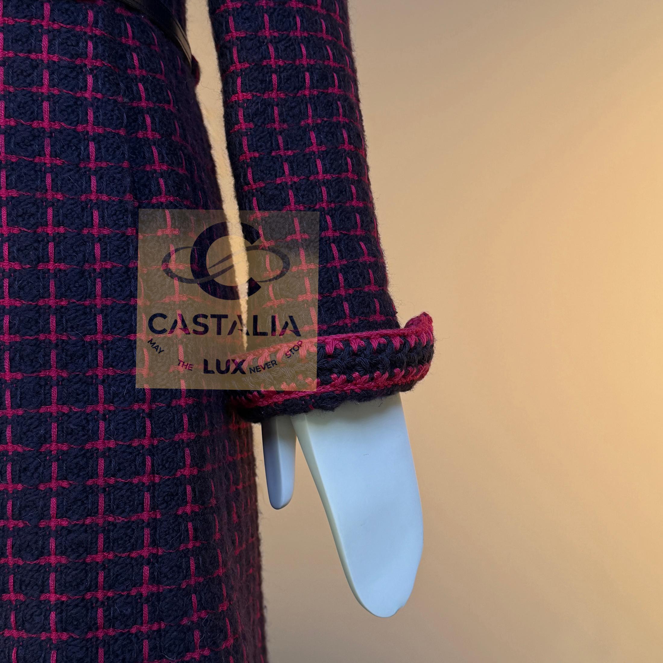 CHANEL 2000 Artefact Manteau en tweed avec ceinture à logo 40 FR en vente 7