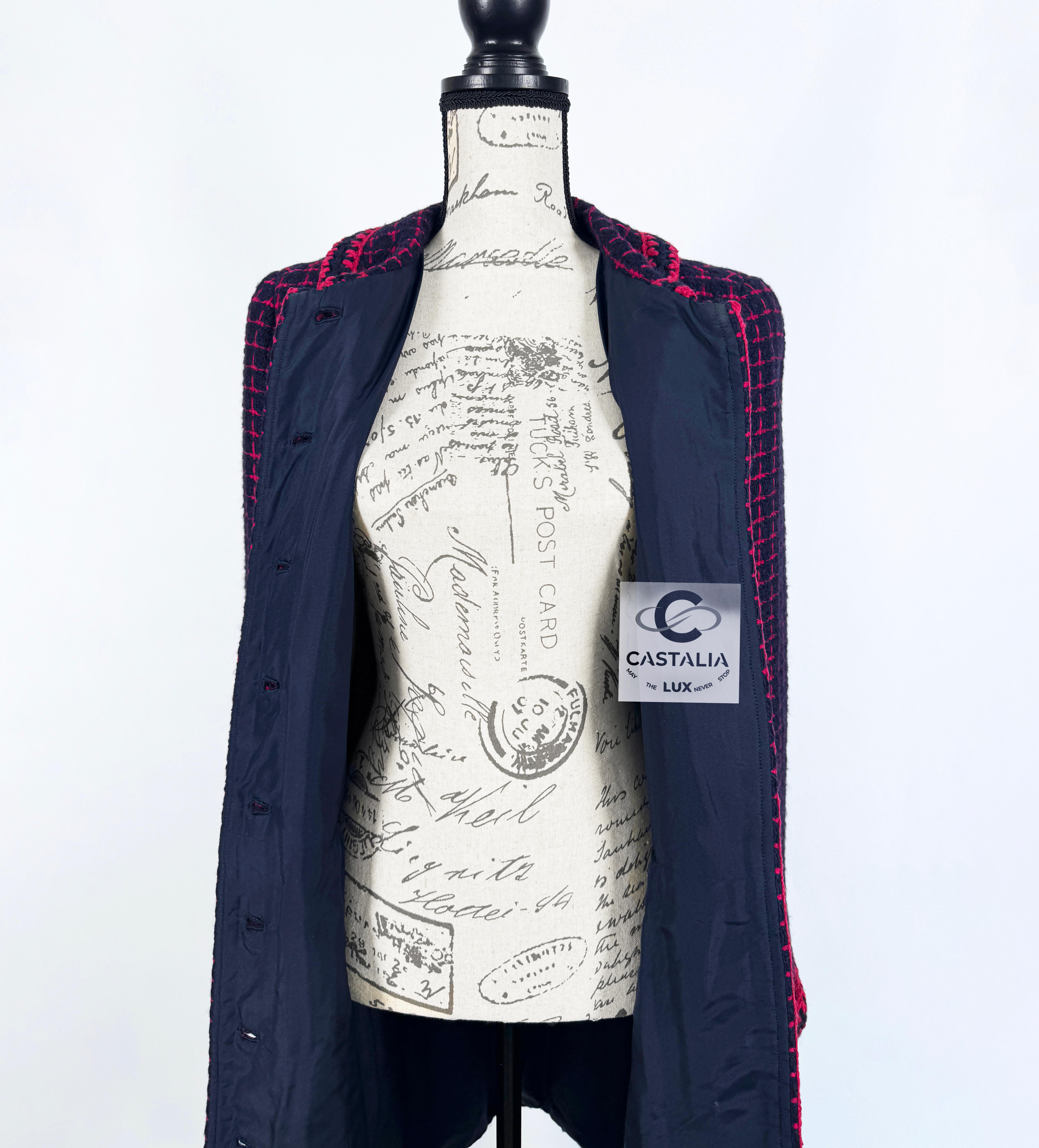 CHANEL 2000 Artefacto Abrigo de tweed con cinturón con logotipo 40 FR en venta 8