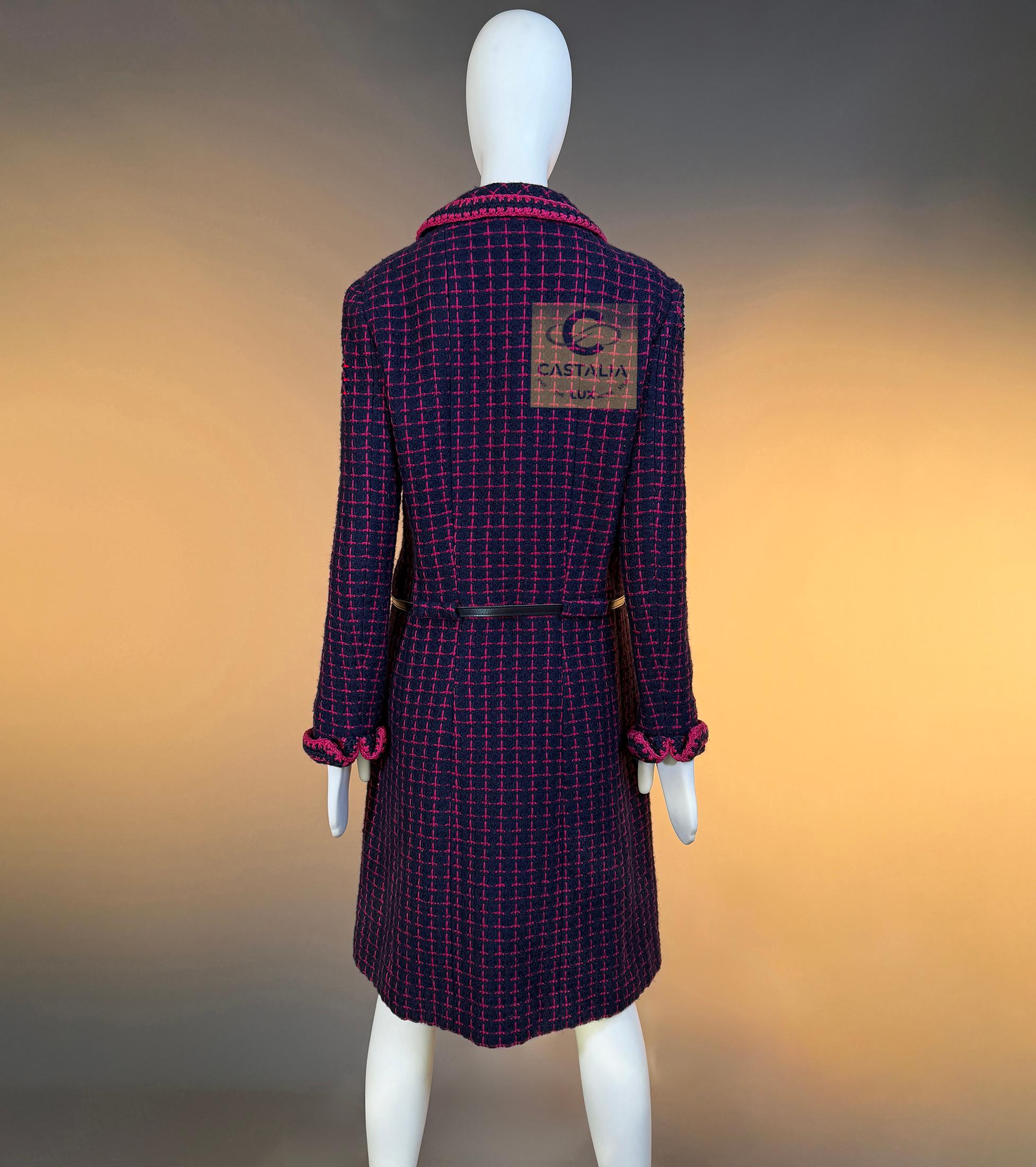 CHANEL 2000 Artefact Manteau en tweed avec ceinture à logo 40 FR en vente 9