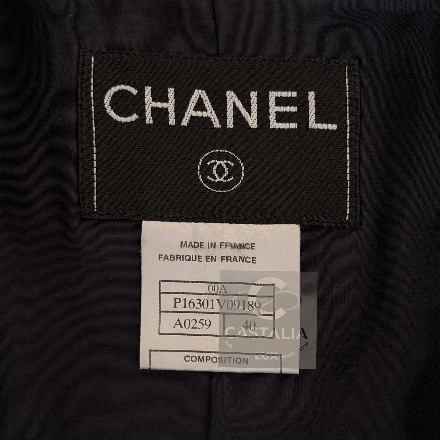 CHANEL 2000 Artefact Manteau en tweed avec ceinture à logo 40 FR en vente 10