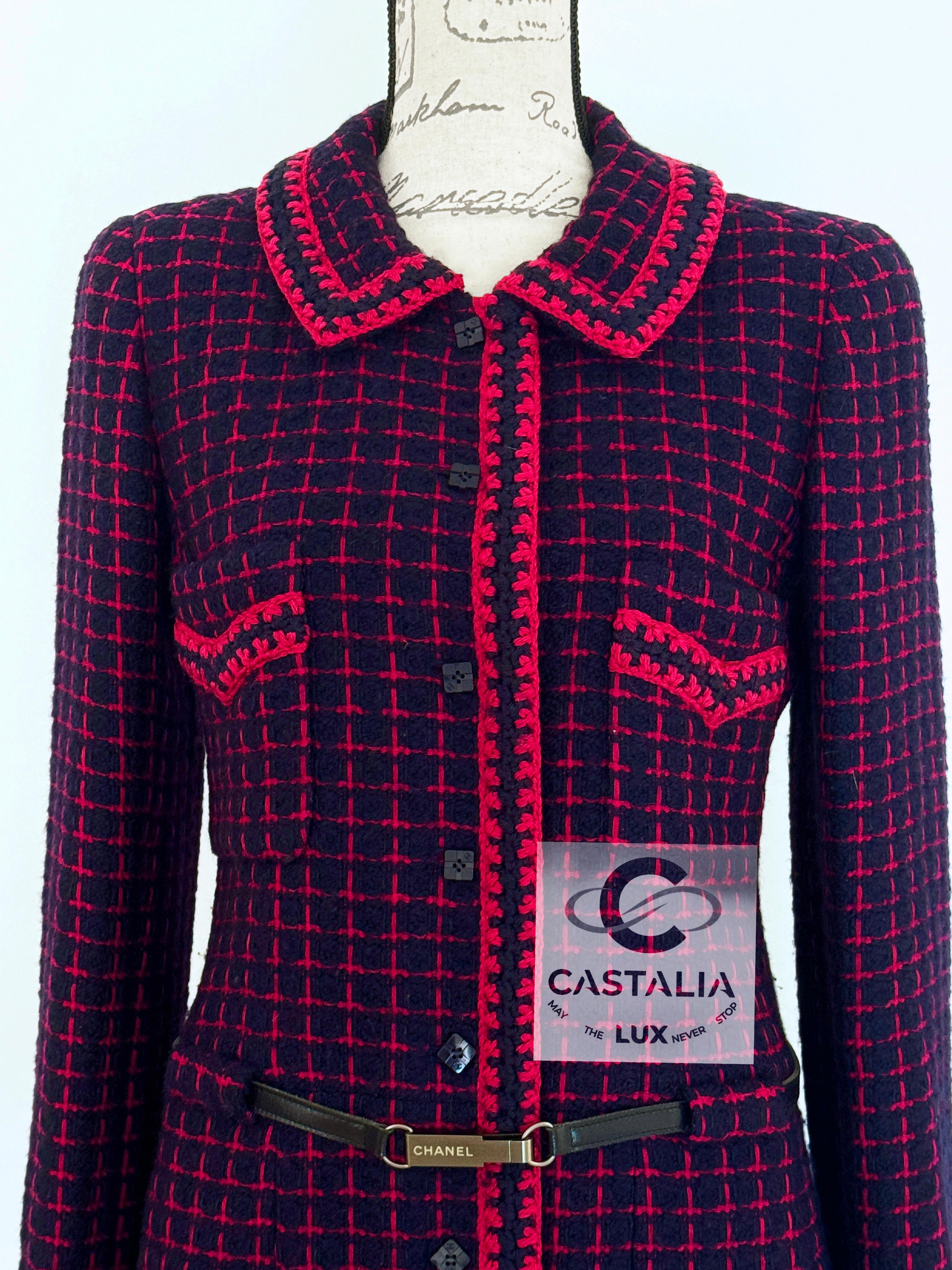 CHANEL 2000 Artefacto Abrigo de tweed con cinturón con logotipo 40 FR en venta 1