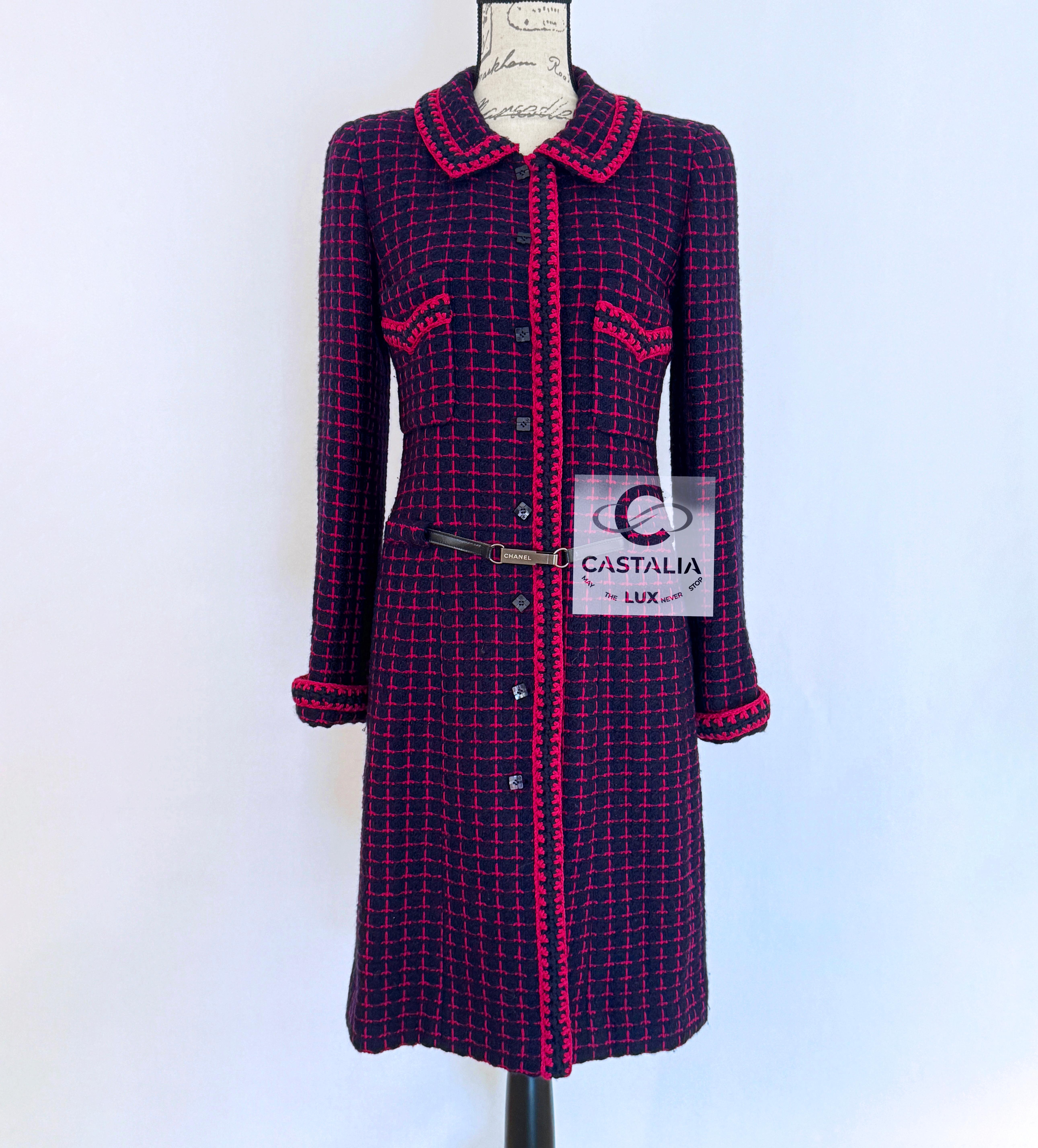 CHANEL 2000 Artefacto Abrigo de tweed con cinturón con logotipo 40 FR en venta 4
