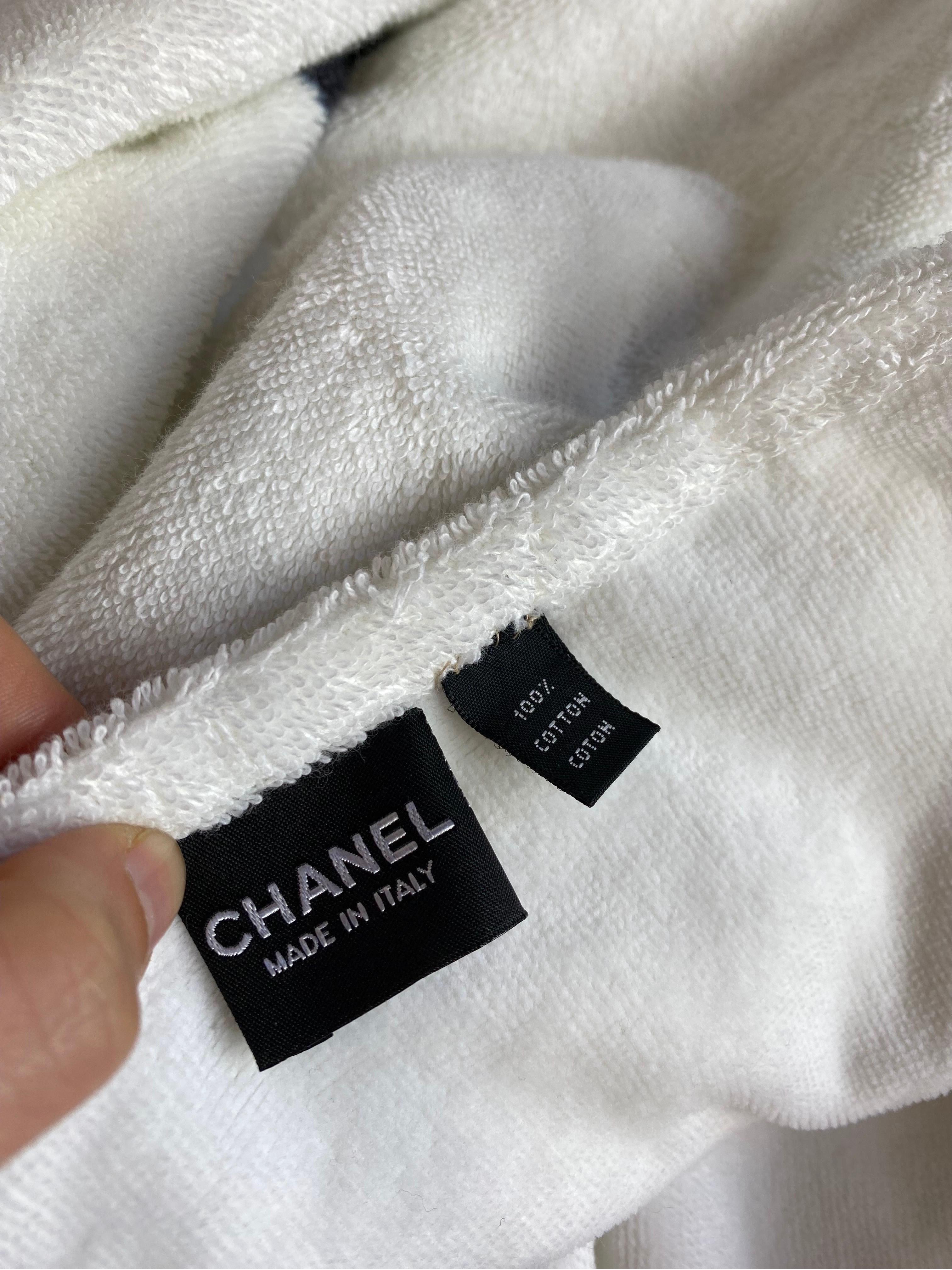 Chanel 2000 Strandhandtuch aus Baumwolle im Angebot 2