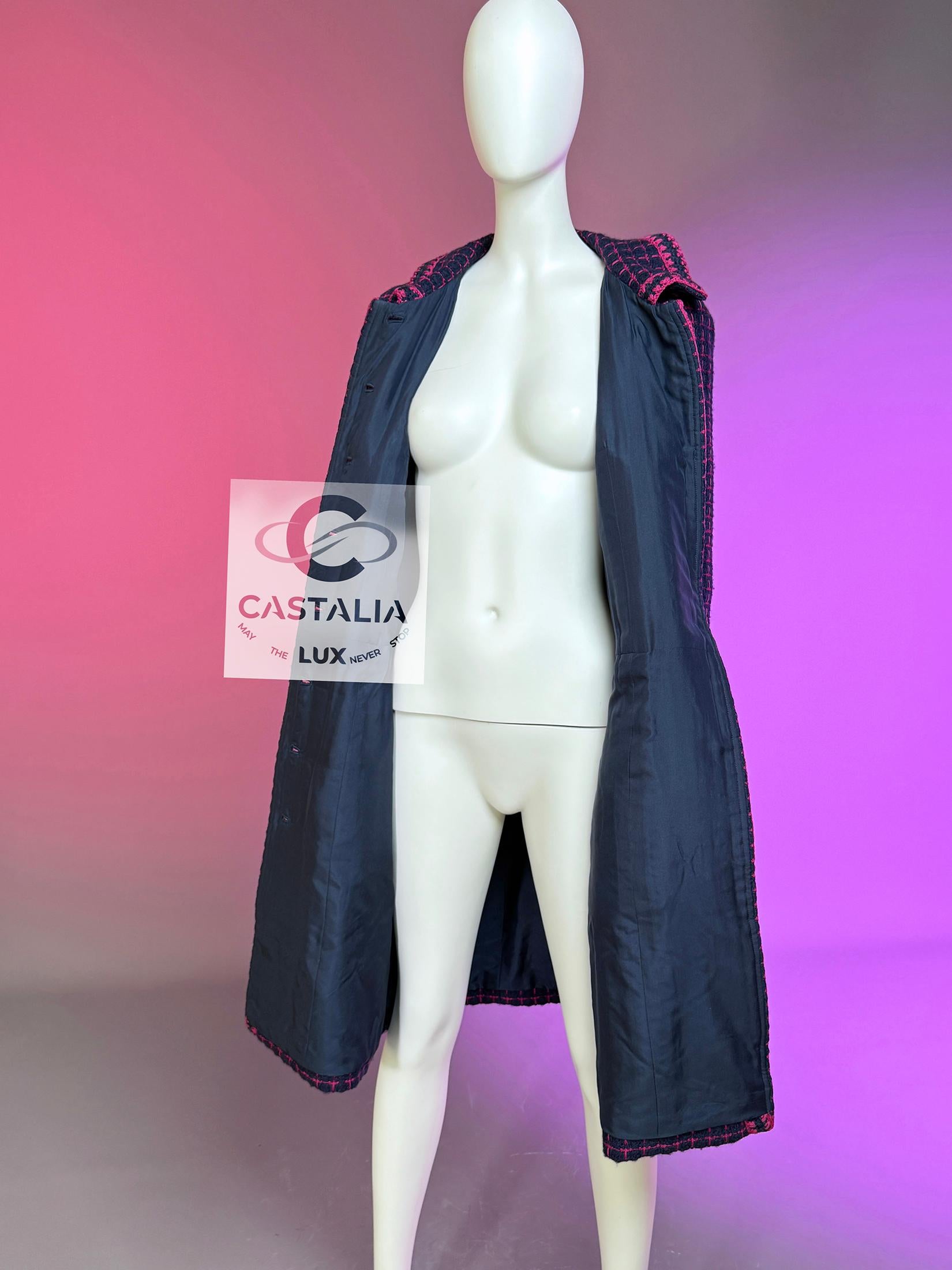 Cappotto Chanel 2000 Couture in tweed con bottoni CC Cube 42 FR in vendita 14