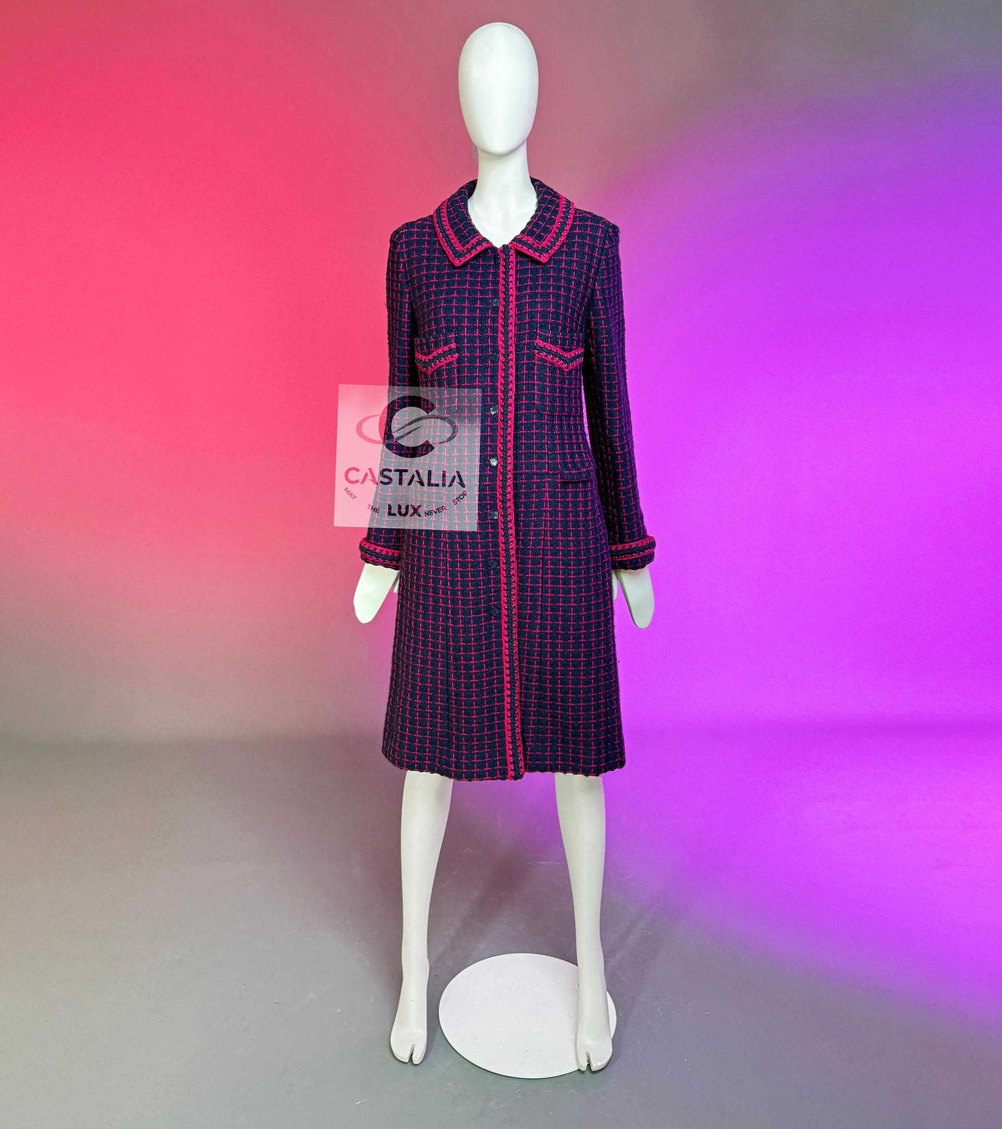 CHANEL 2000 Vintage Relikt CC Knöpfe Tweed Mantel 42 FR (Violett) im Angebot