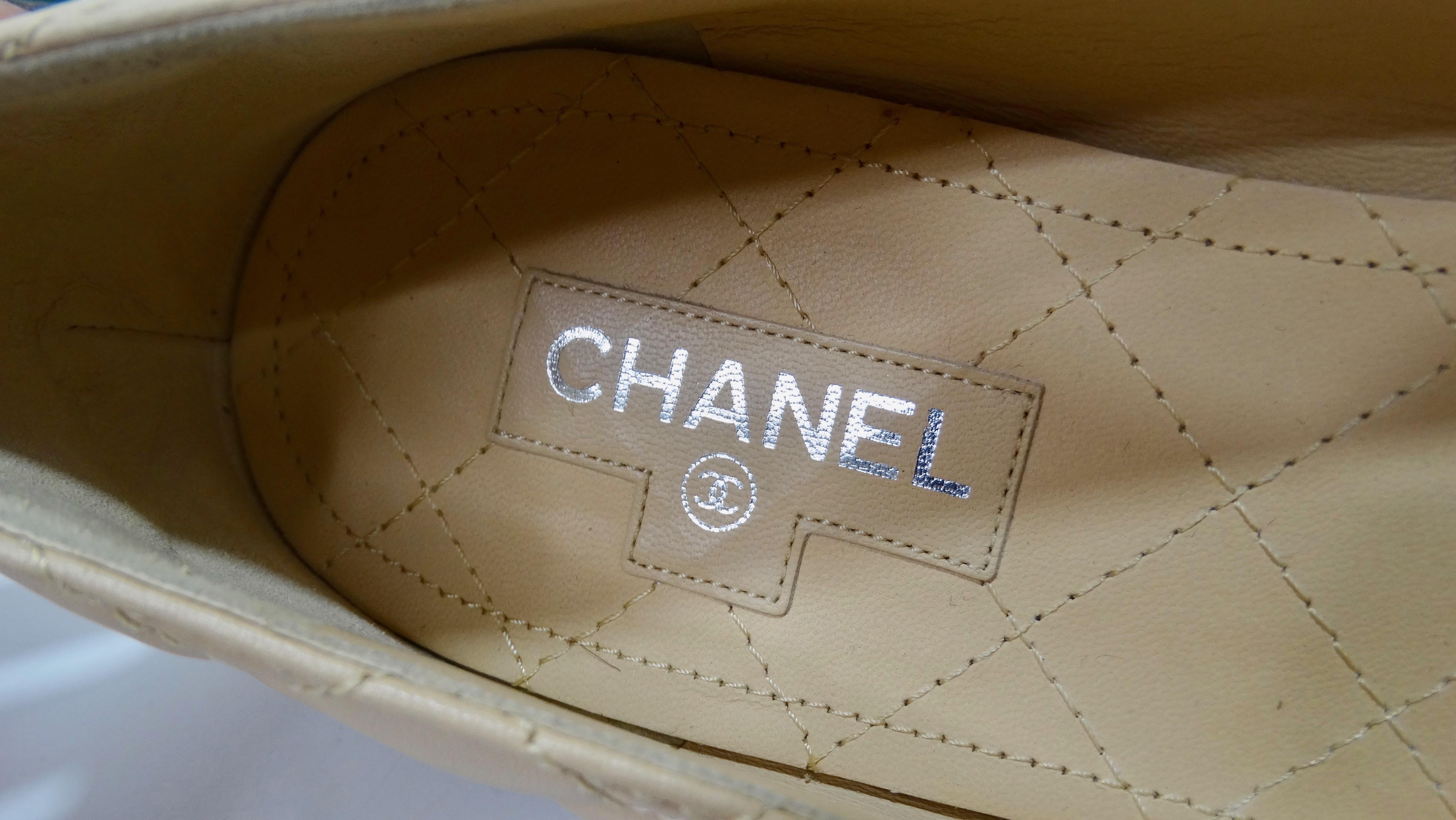 Women's or Men's Chanel 2000s Beige Quilted Flats 