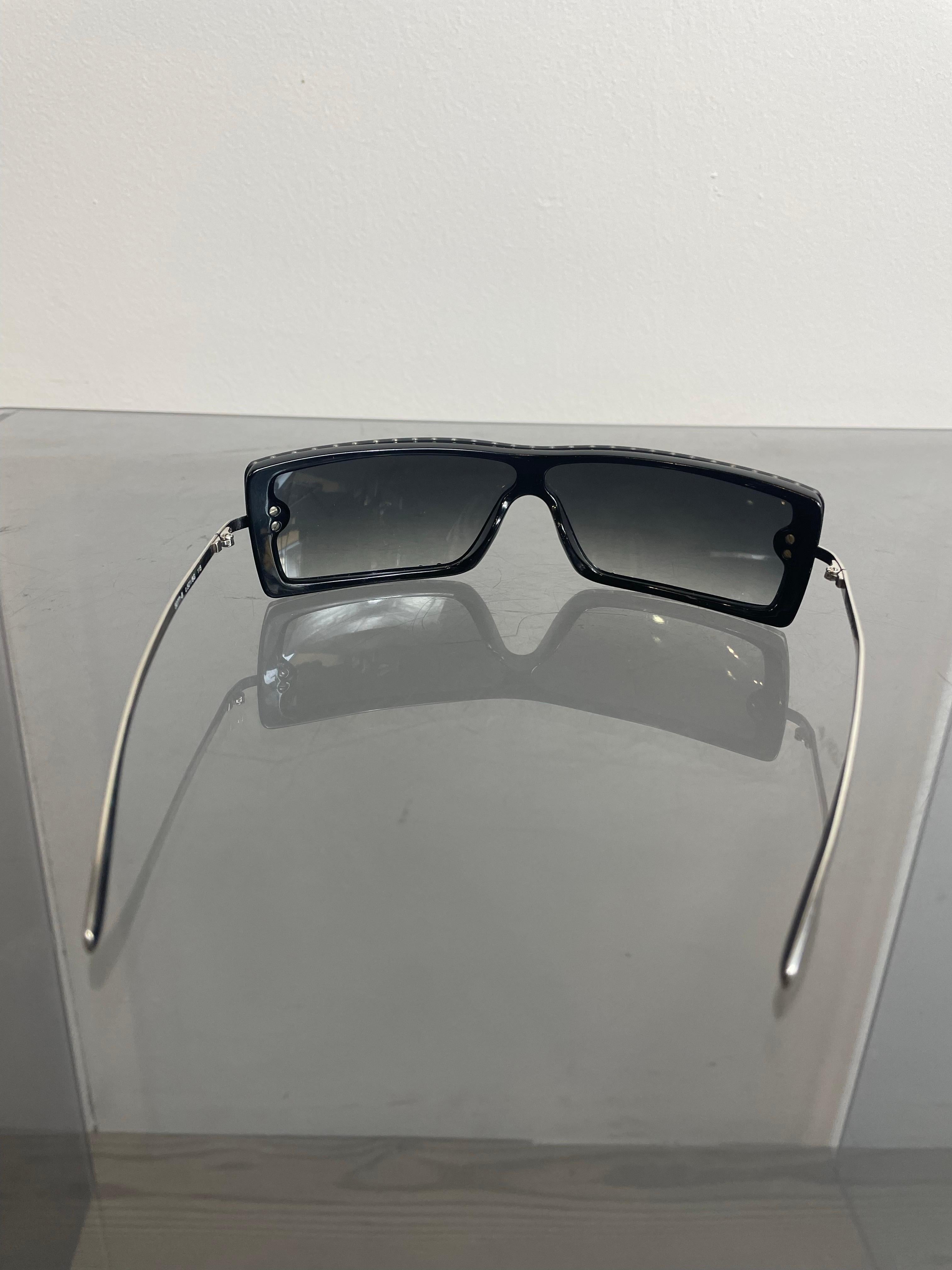 Chanel 2000er schwarz  Sonnenbrille für Damen oder Herren im Angebot