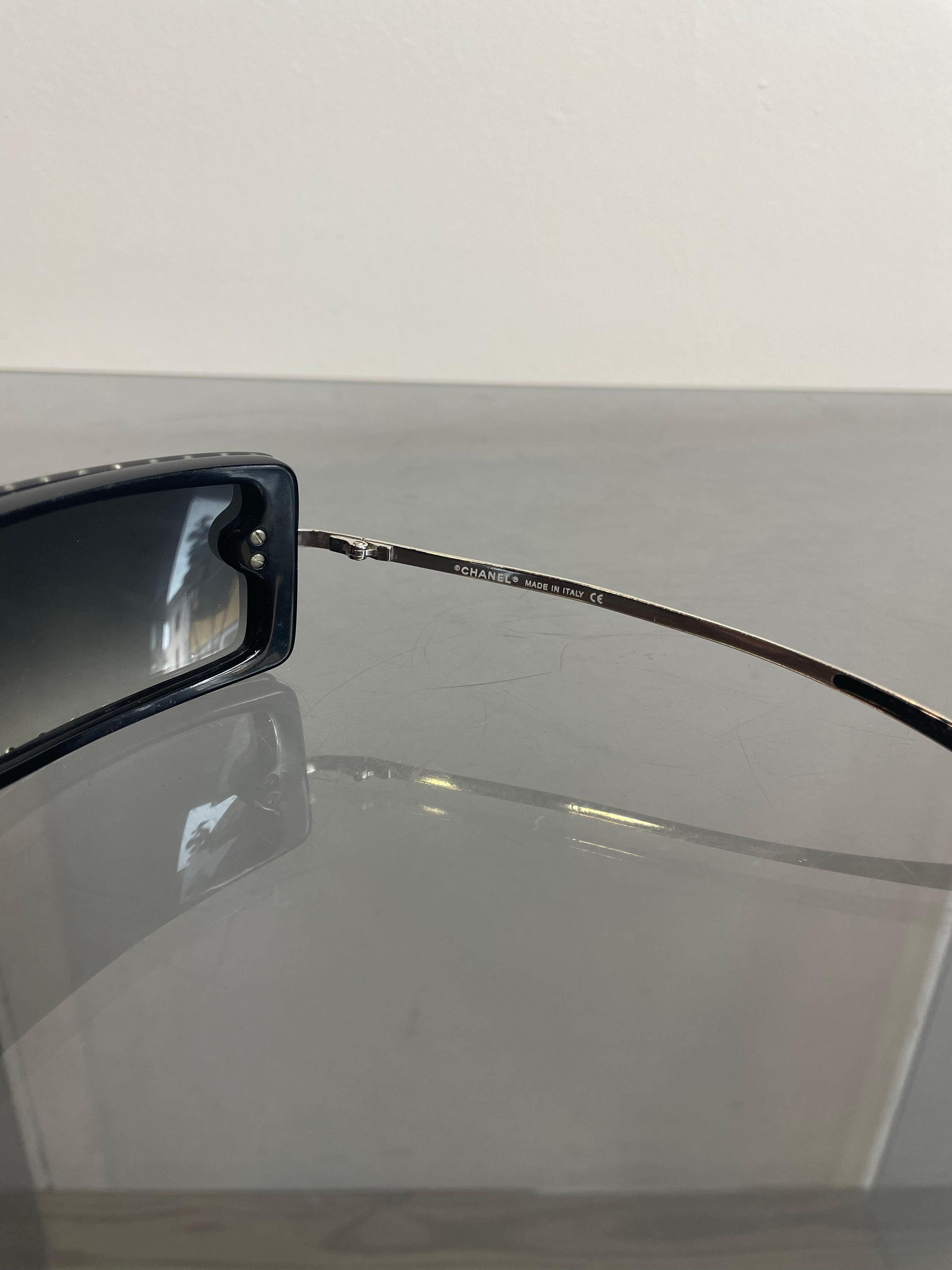 Chanel 2000er schwarz  Sonnenbrille im Angebot 2