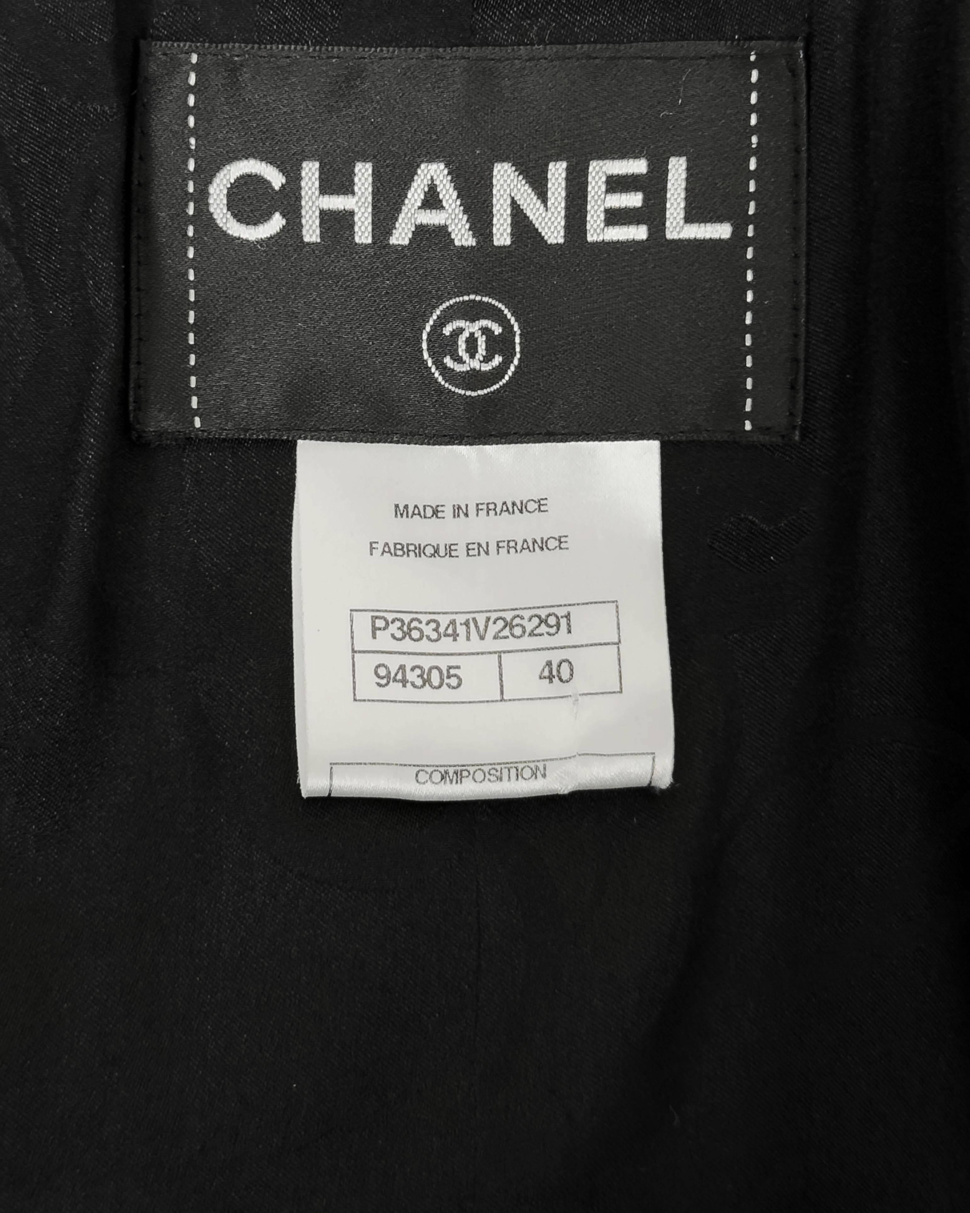 CHANEL 2000'S Black Wool and Mohair 2 Pocket Fitted Jacket For Sale 2
