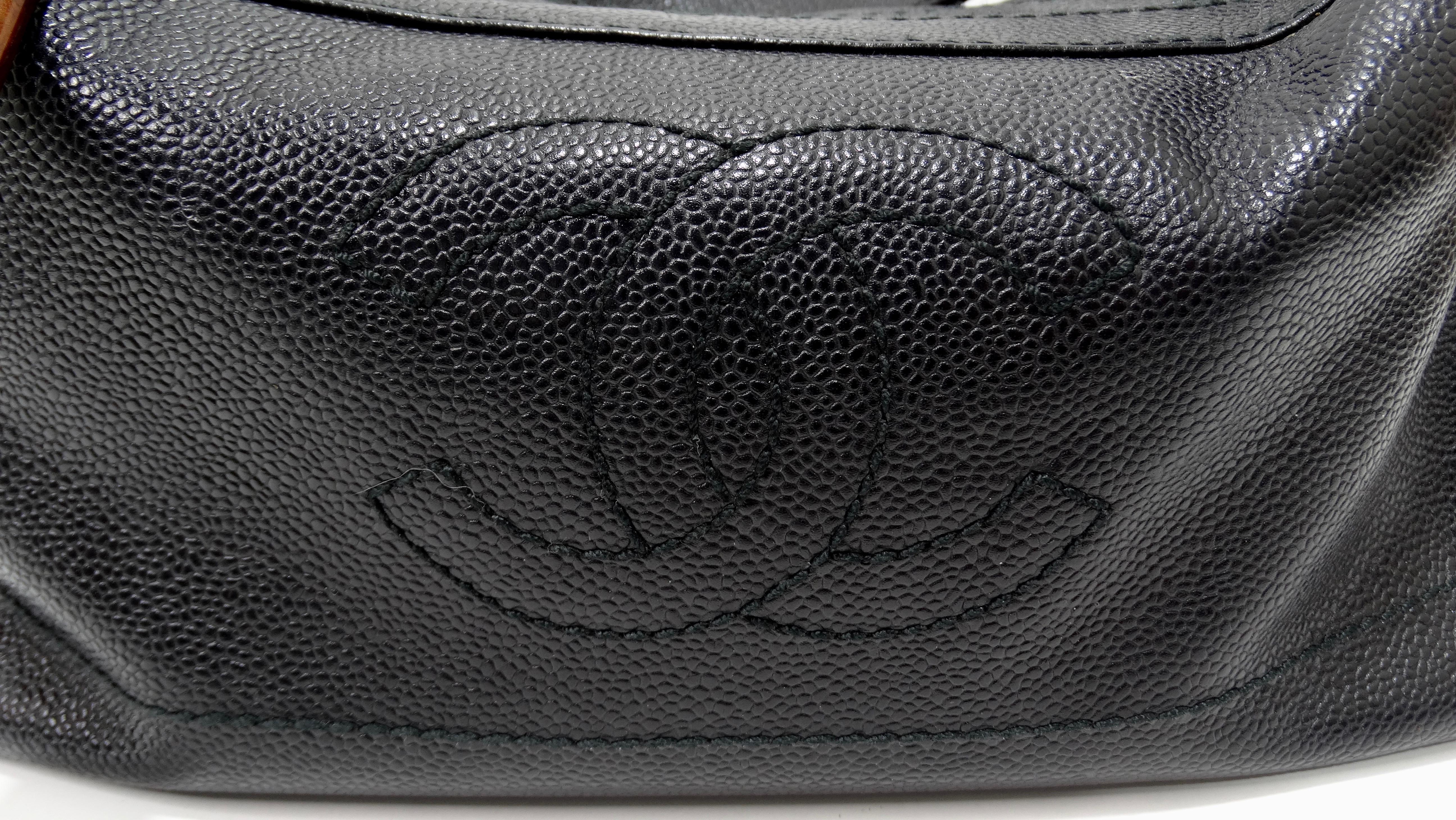 Chanel Chanel 2000er CC Hobo-Tasche mit Holzkette im Zustand „Gut“ in Scottsdale, AZ