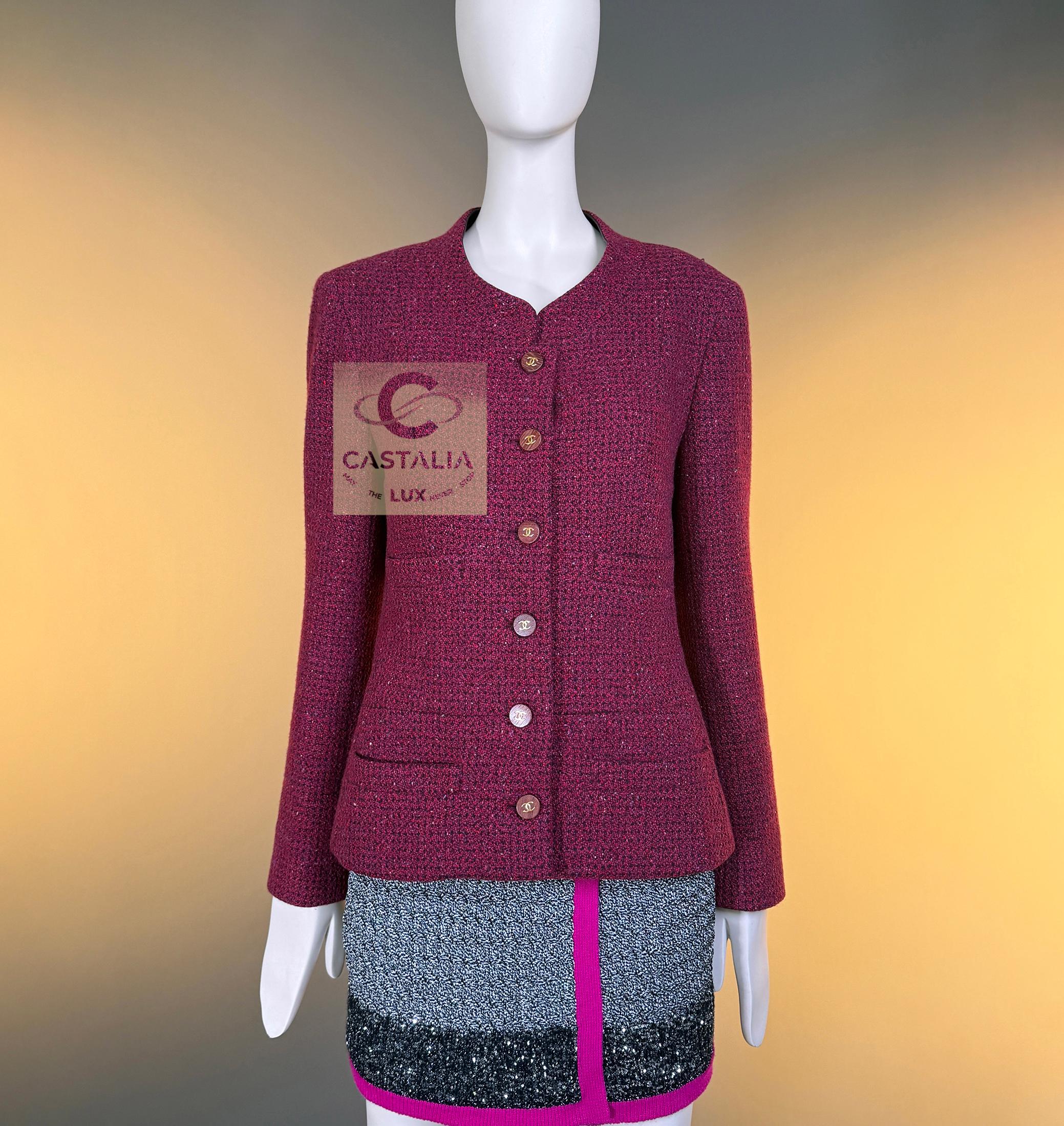 CHANEL 2000s Era Couture Relic Burgundy Tweed Jacket en venta 5