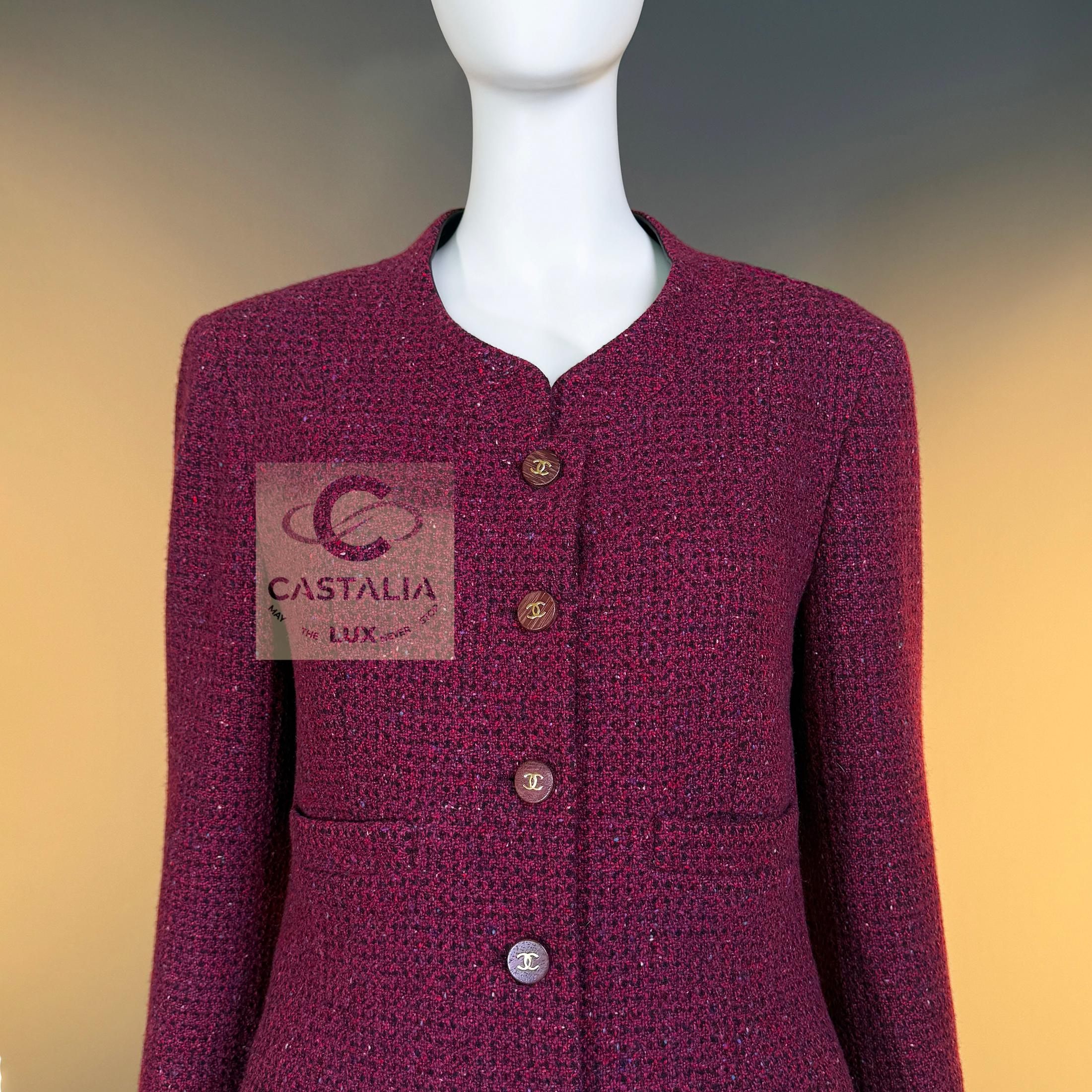 CHANEL 2000s Era Couture Relic Burgundy Tweed Jacket en venta 9