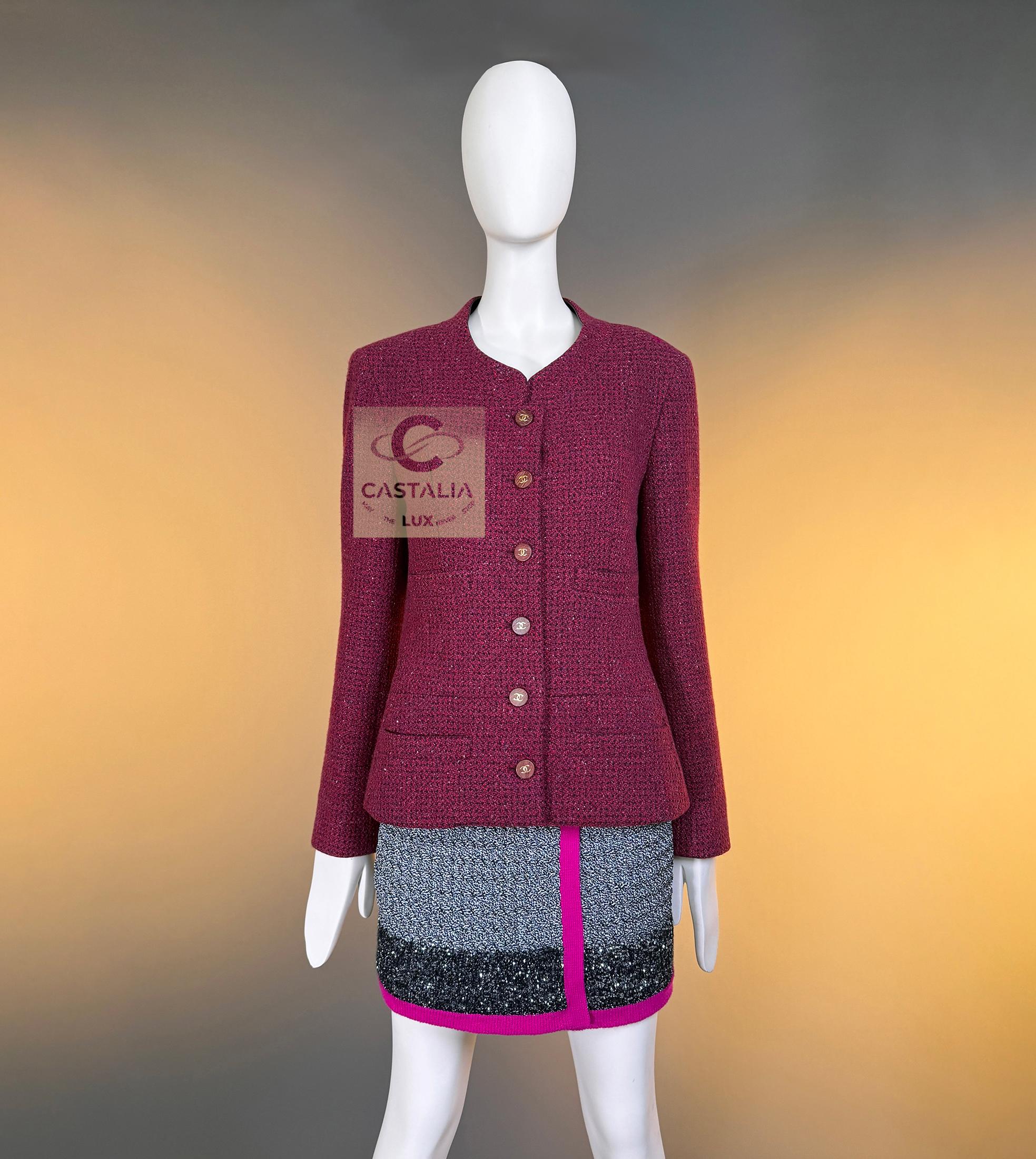 CHANEL 2000s Era Couture Relic Burgundy Tweed Jacket en venta 10