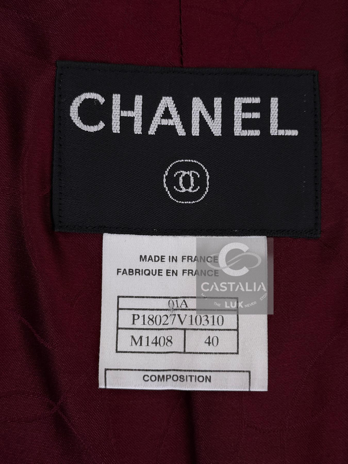 CHANEL 2000s Era Couture Relic Burgundy Tweed Jacket en venta 11