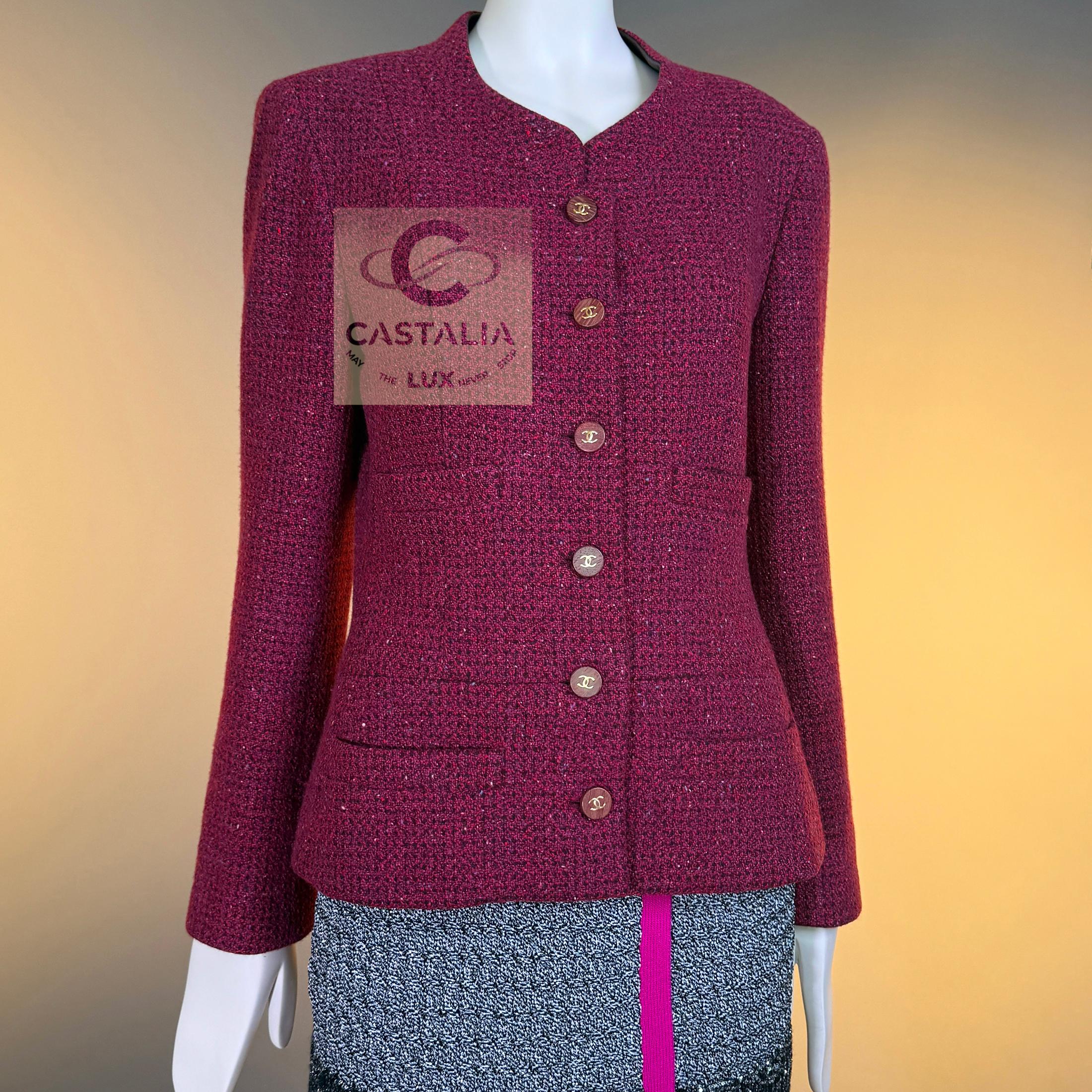 CHANEL 2000s Era Couture Relic Burgundy Tweed Jacket en venta 1