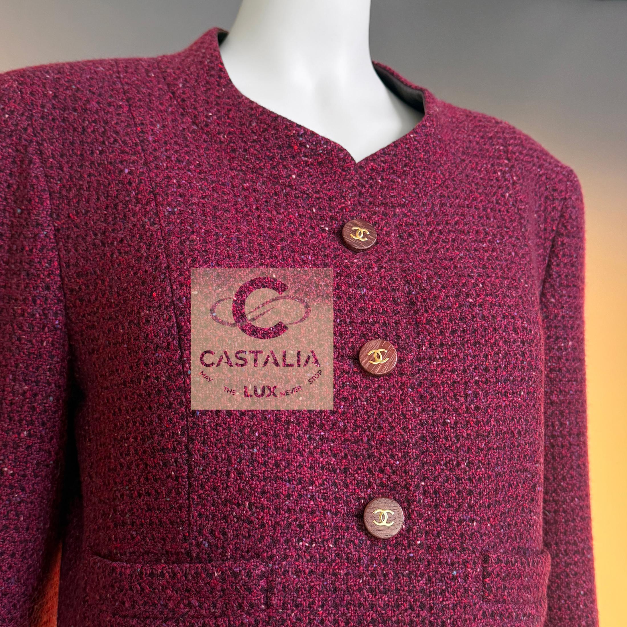 CHANEL 2000s Era Couture Relic Burgundy Tweed Jacket en venta 2