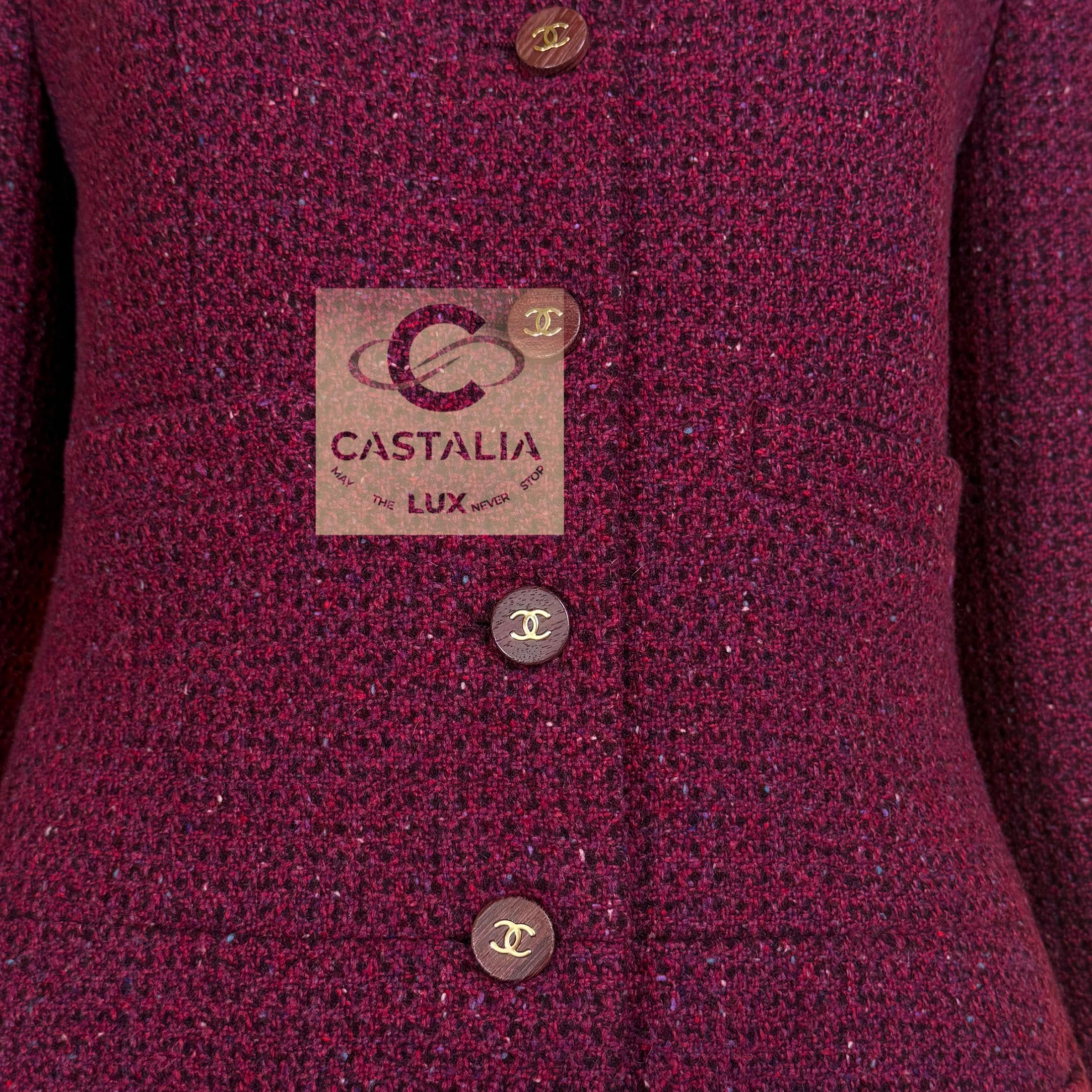 CHANEL 2000s Era Couture Relic Burgundy Tweed Jacket en venta 3