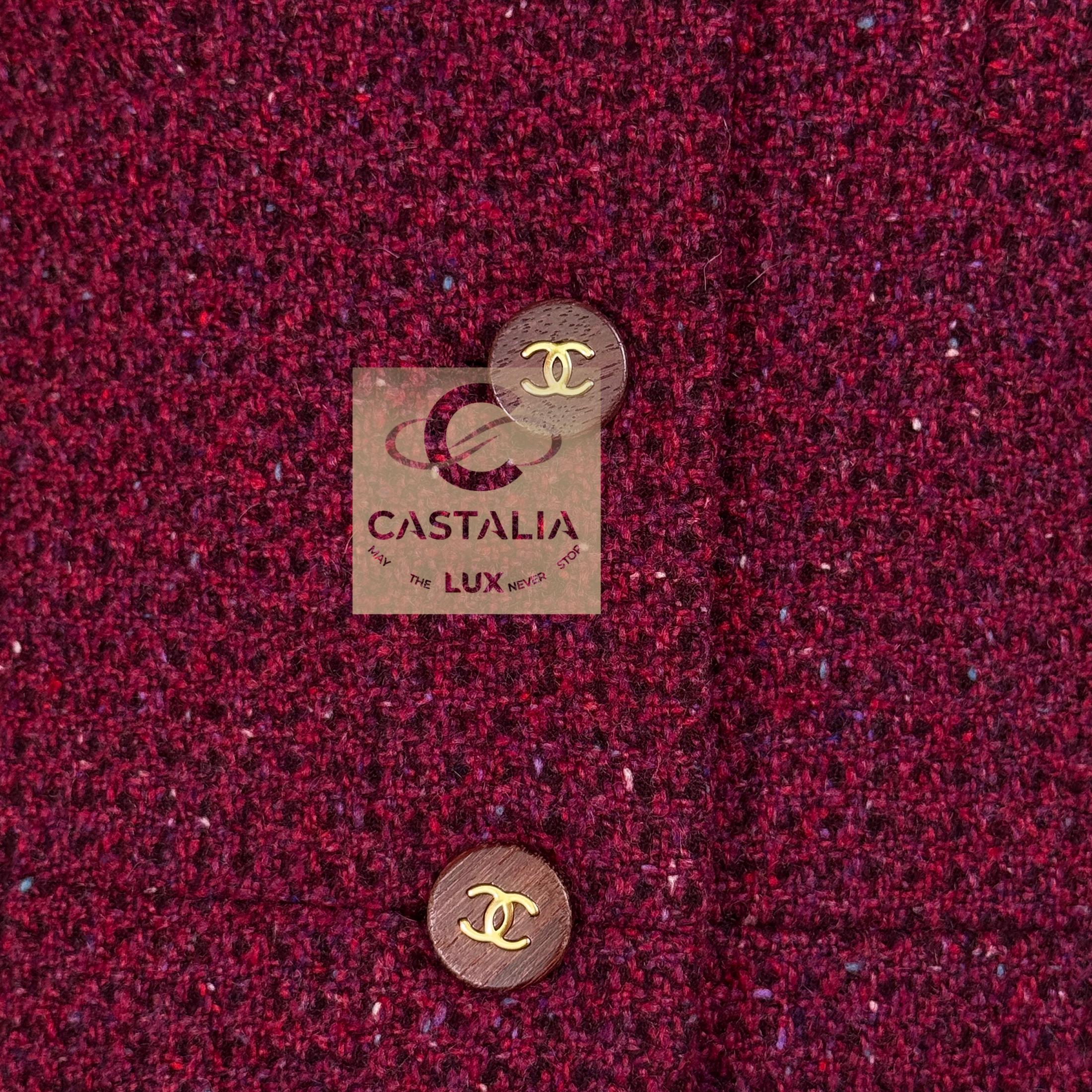 CHANEL 2000s Era Couture Relic Burgundy Tweed Jacket en venta 4