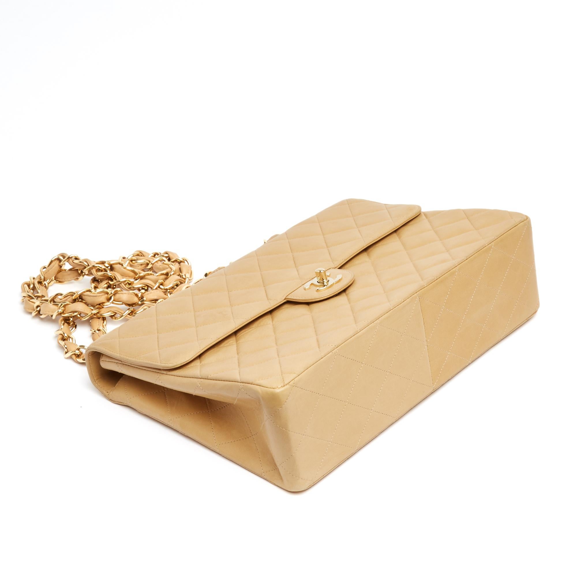 Women's or Men's Chanel 2001 Grand Sac Classique CC Beige Leather Gold Timeless Classic Maxi Bag For Sale